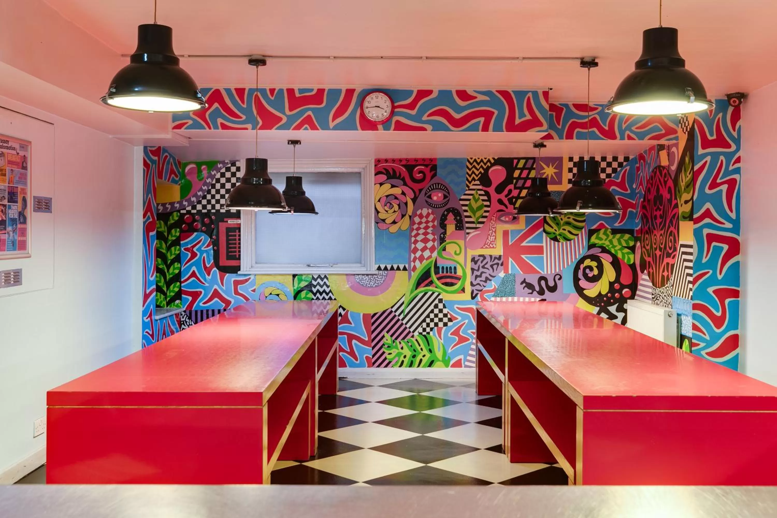 Communal kitchen, Bed in Clink261 Hostel