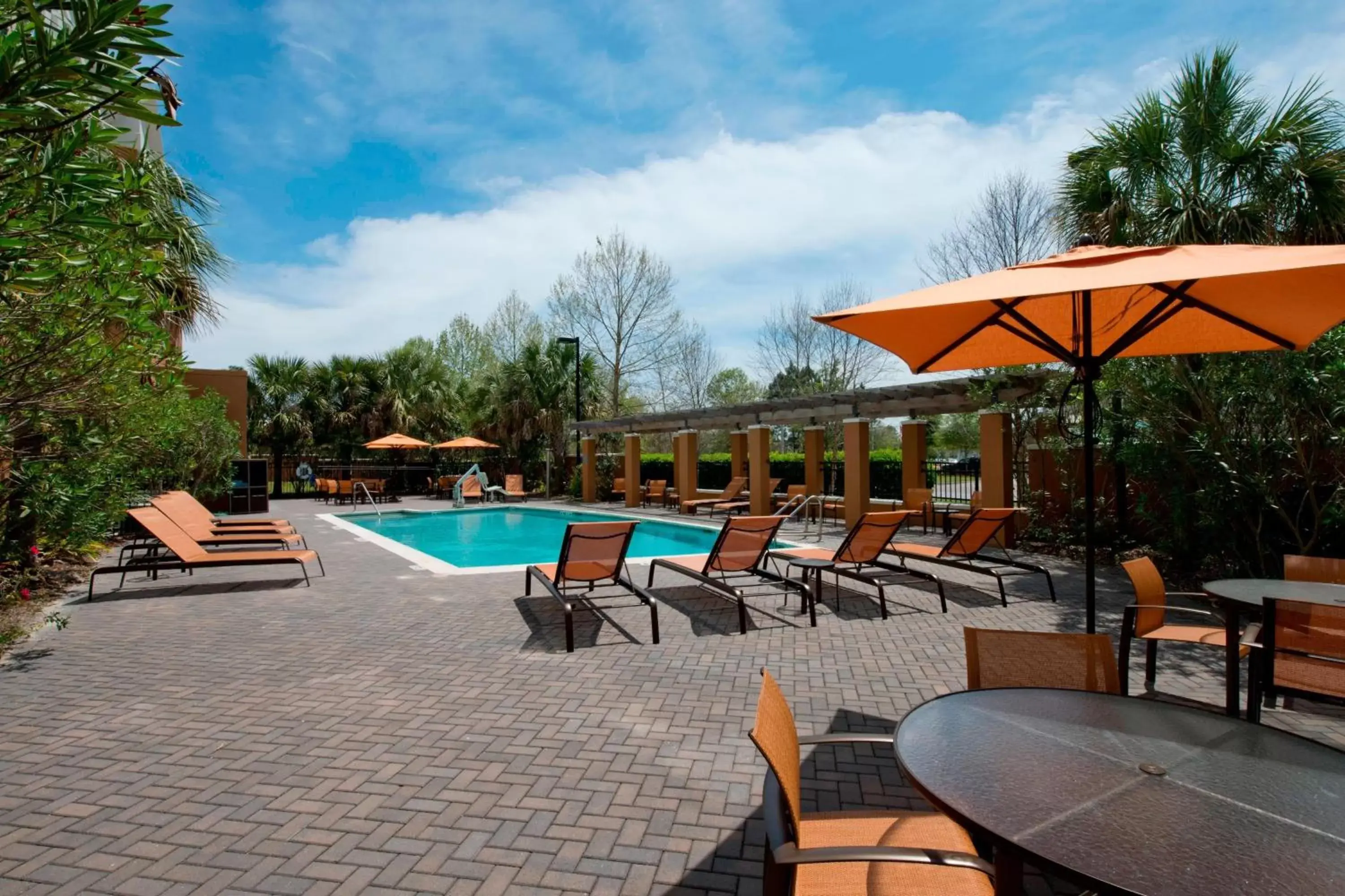 Swimming Pool in Courtyard Jacksonville Flagler Center