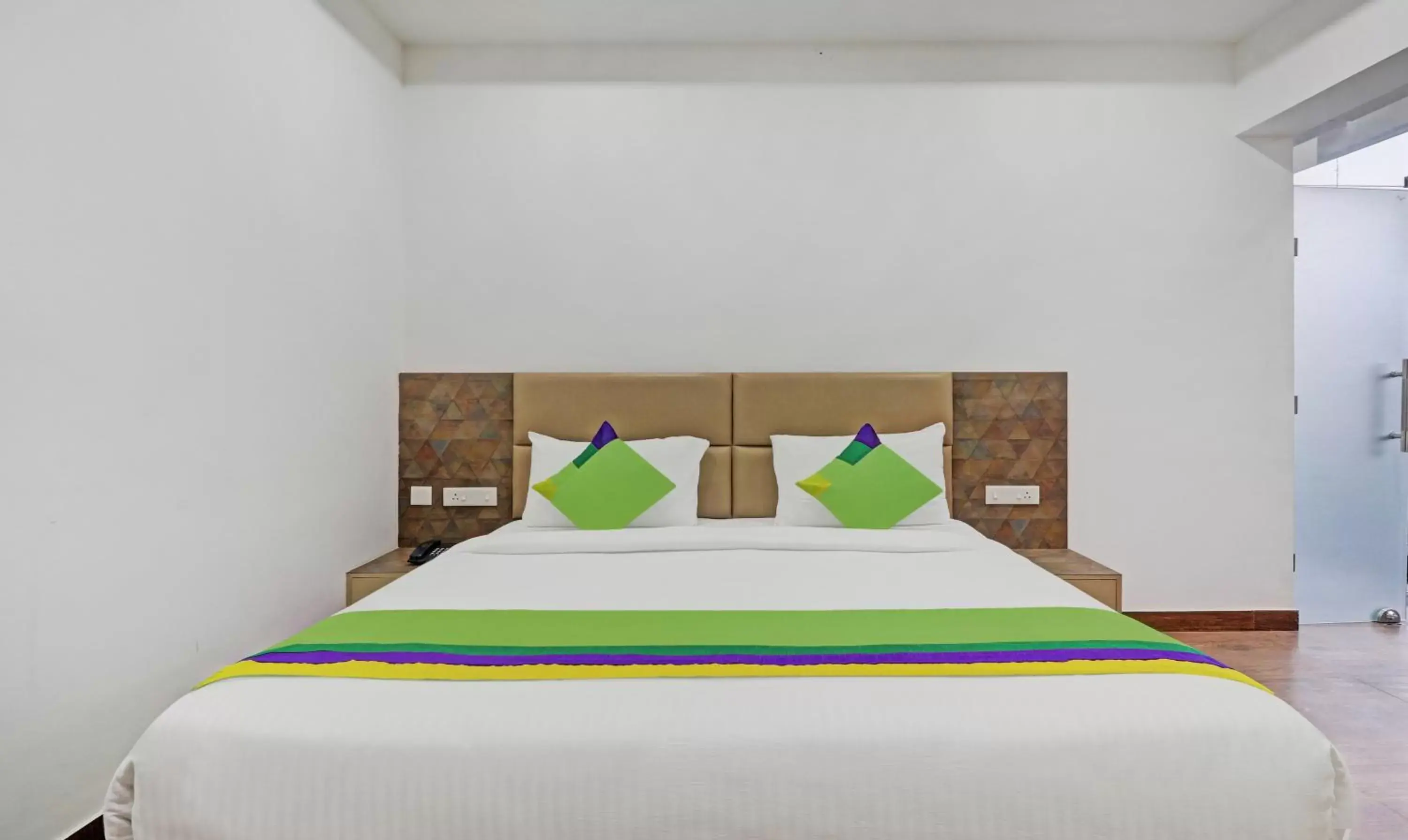Deluxe Double Room in Treebo Kanopy Greens Deluxe Double Room in Treebo Kanopy Greens