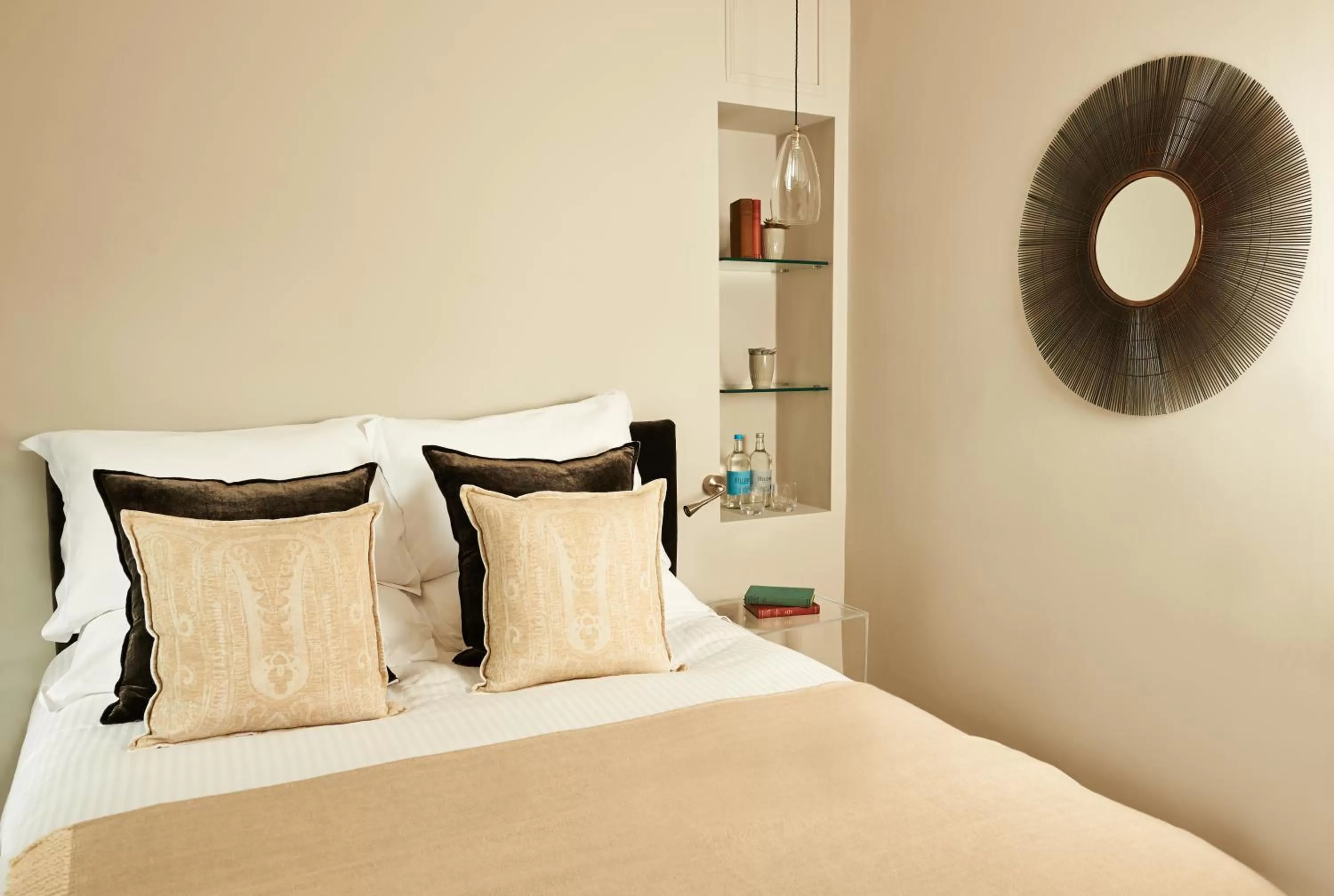 TV and multimedia, Bed in The Bull and The Hide