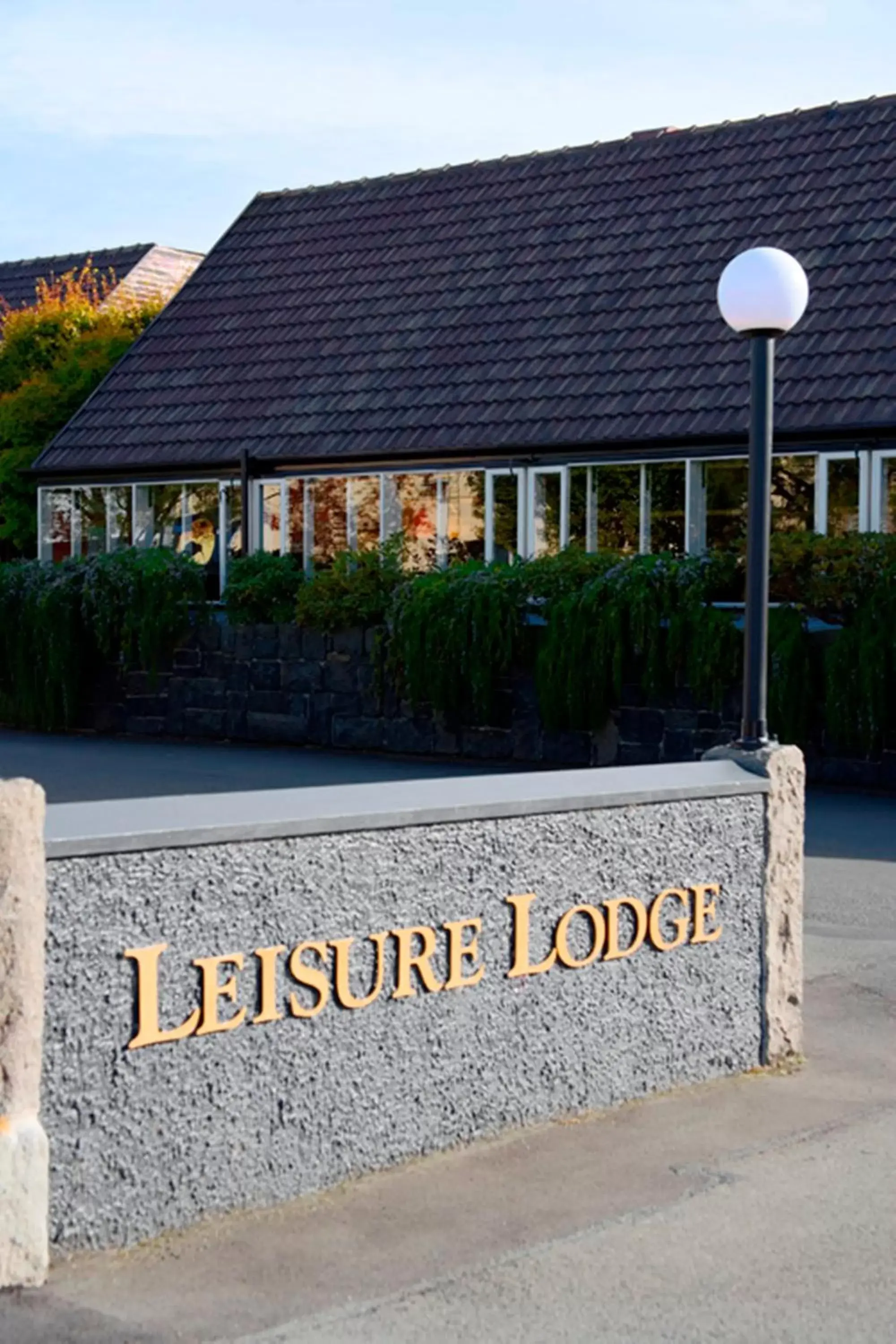 Facade/entrance, Property Building in Dunedin Leisure Lodge - Distinction
