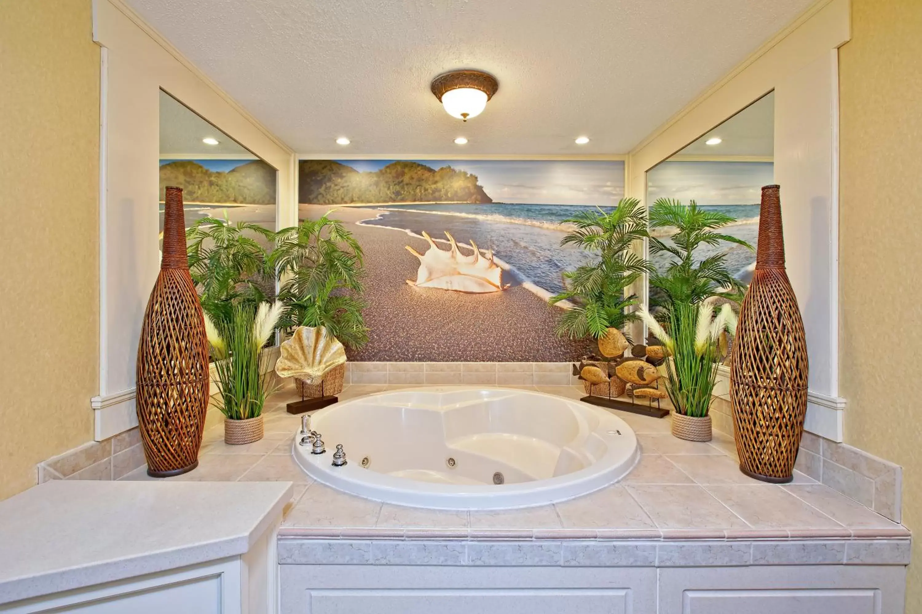 King Suite with Jetted Tub and Courtyard View in Holiday Inn Express & Suites - Sharon-Hermitage, an IHG Hotel King Suite with Jetted Tub and Courtyard View in Holiday Inn Express & Suites - Sharon-Hermitage, an IHG Hotel