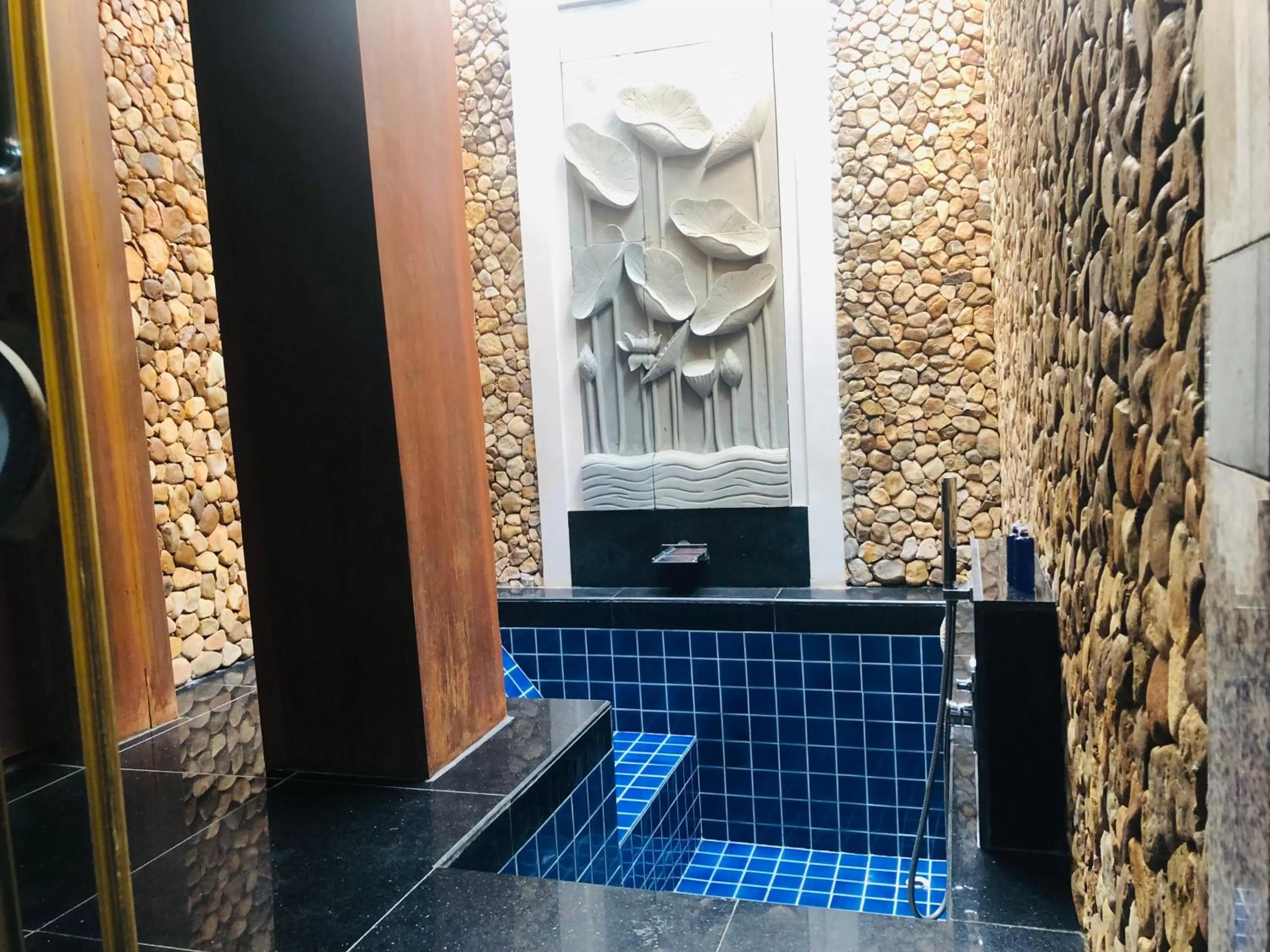 Hot Tub in Try Palace Resort Kep