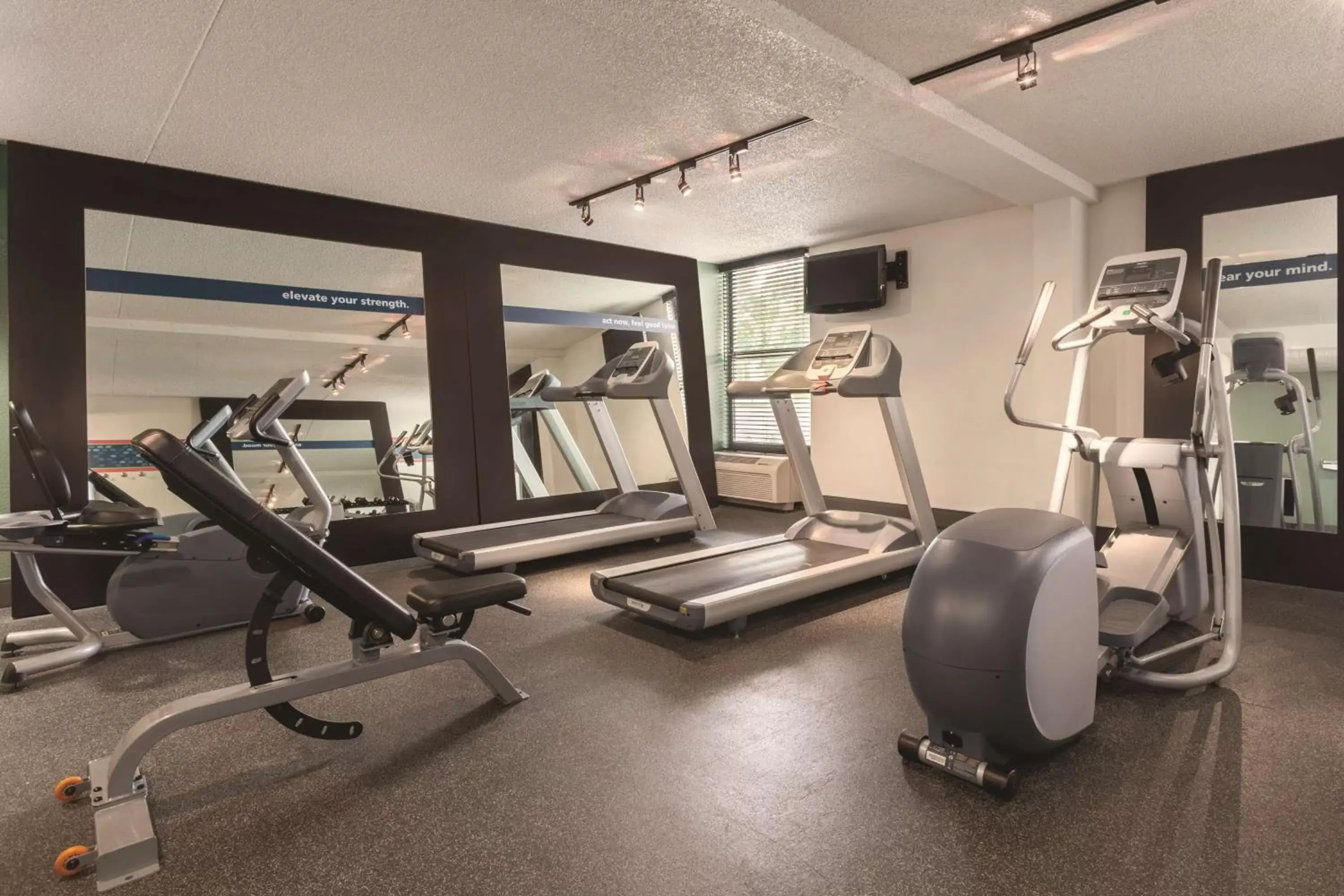 Fitness centre/facilities, Fitness Center/Facilities in Hampton Inn Des Moines-Airport