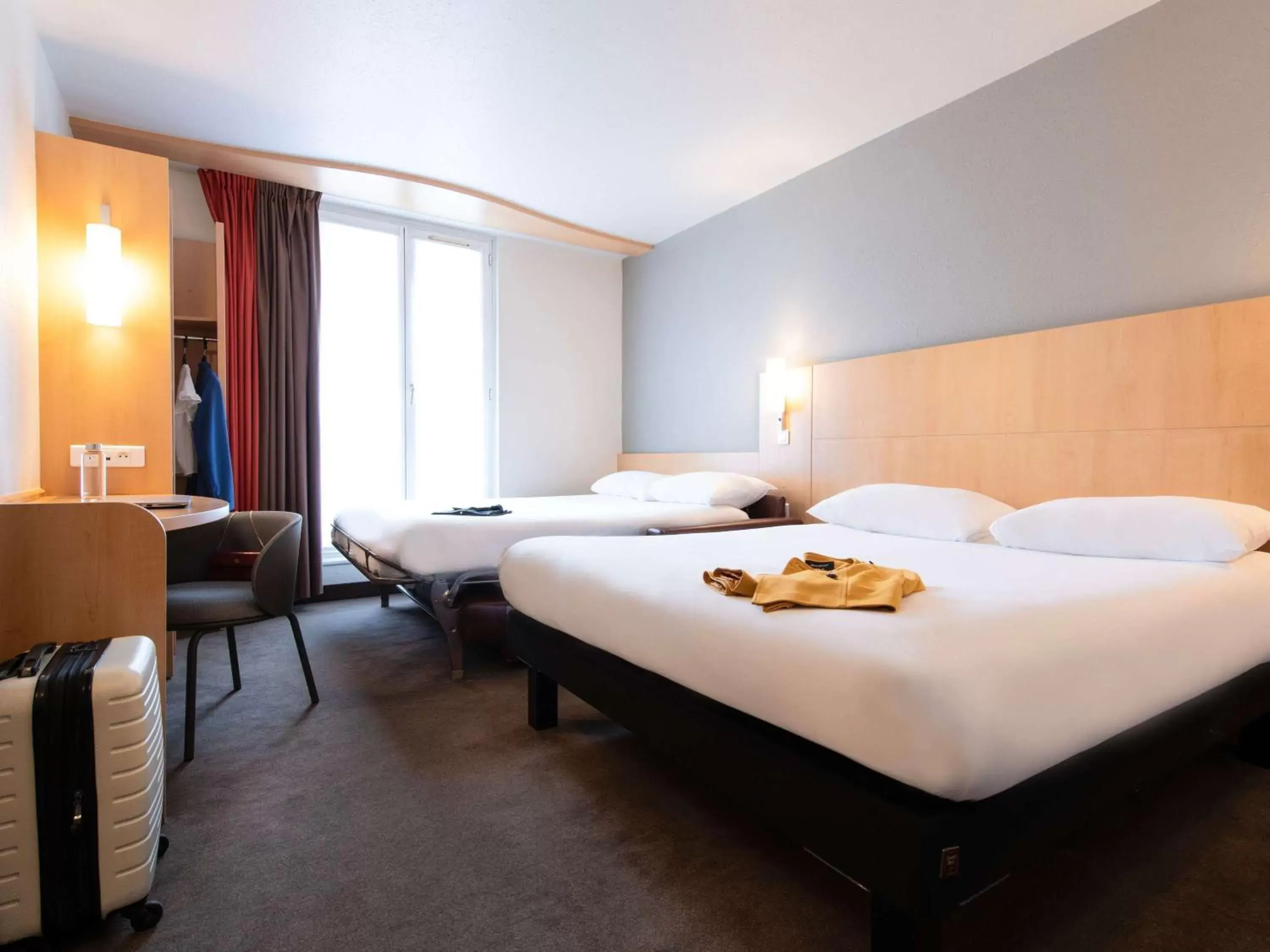 Bedroom, Bed in ibis Paris Opera La Fayette