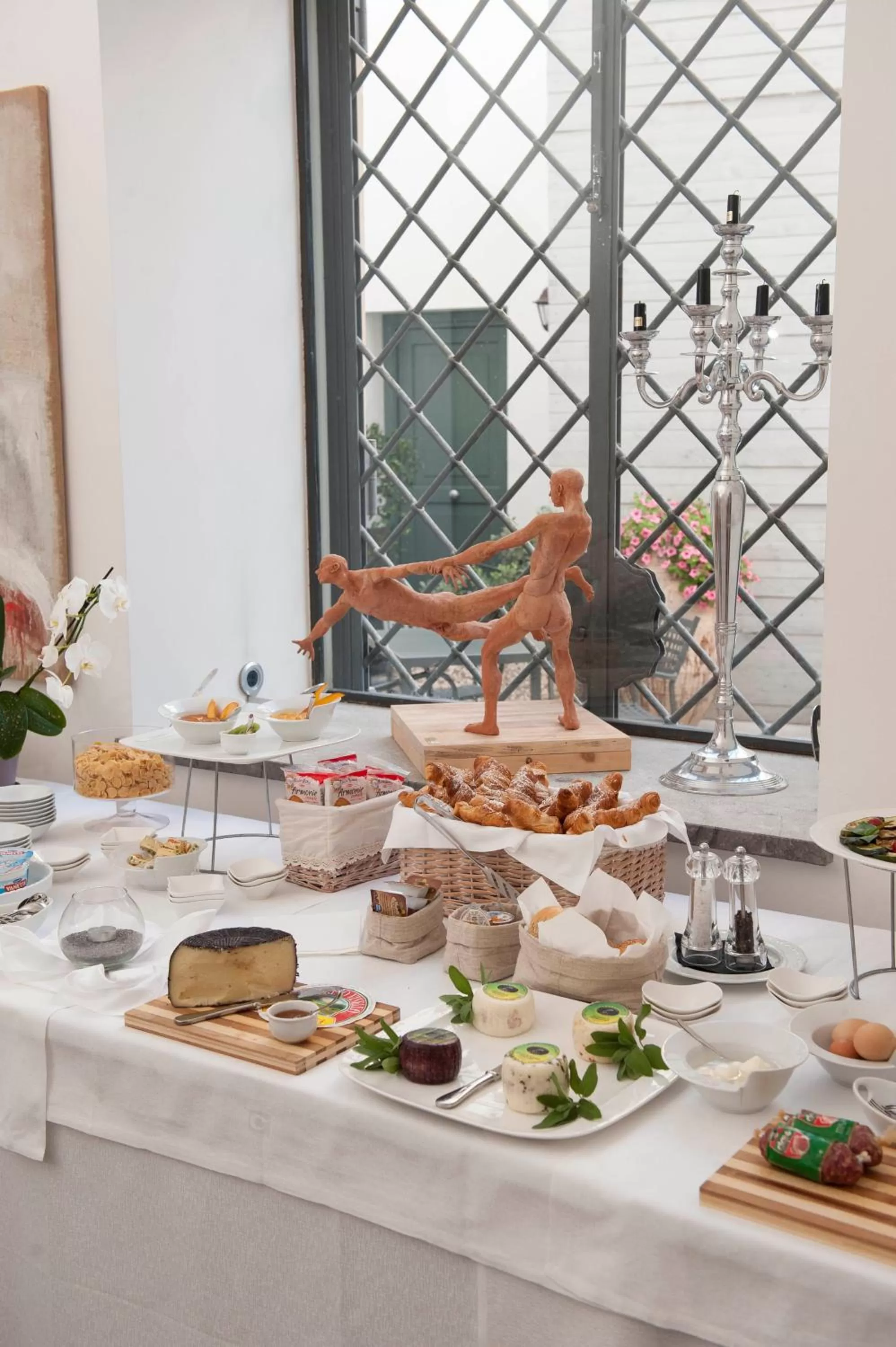 Restaurant/places to eat in Palazzo Brunaccini Boutique Hotel