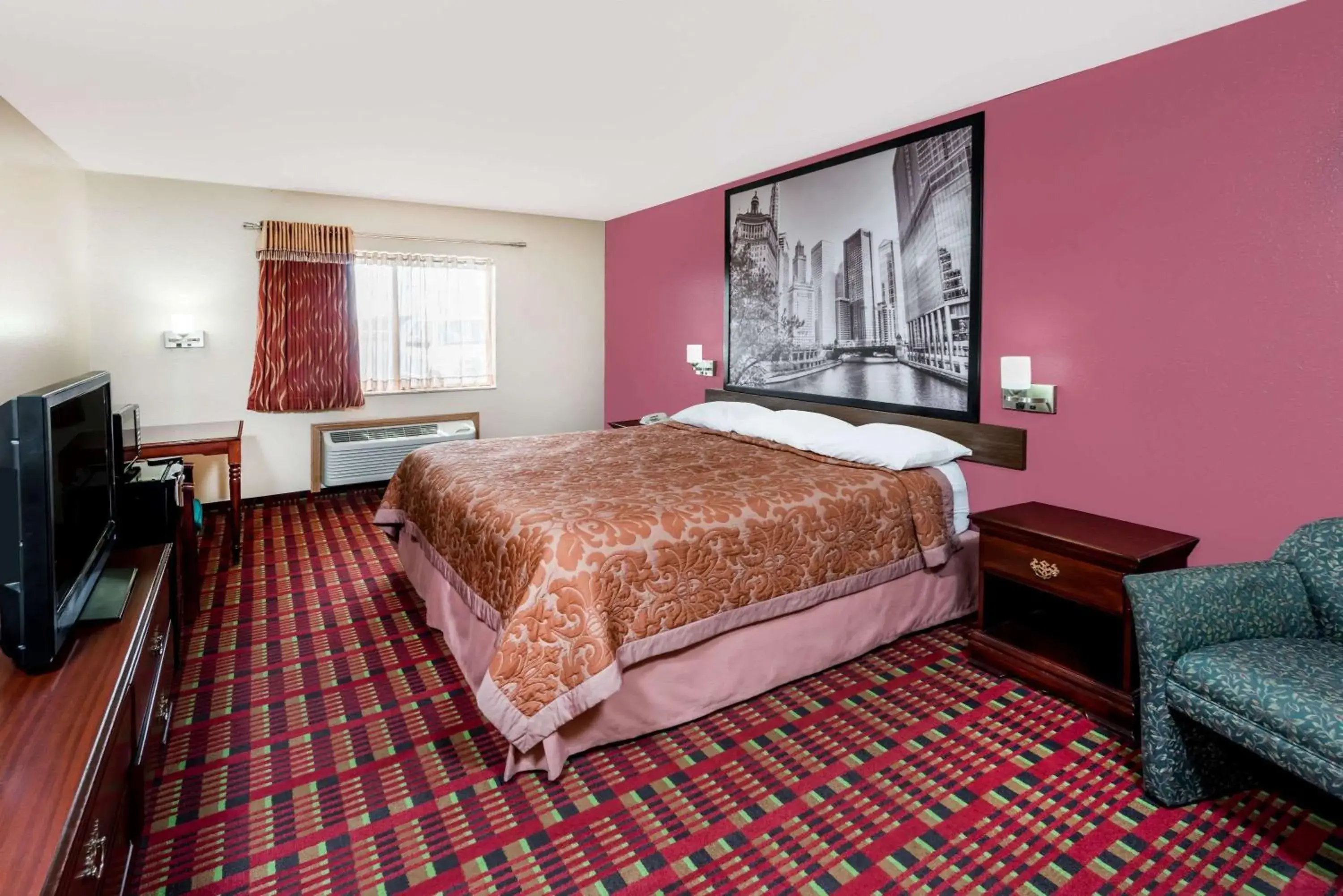 Photo of the whole room, Bed in Super 8 by Wyndham Paris IL