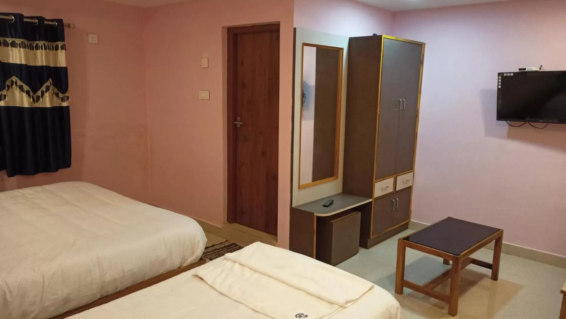 Bed in Aarthi Residency