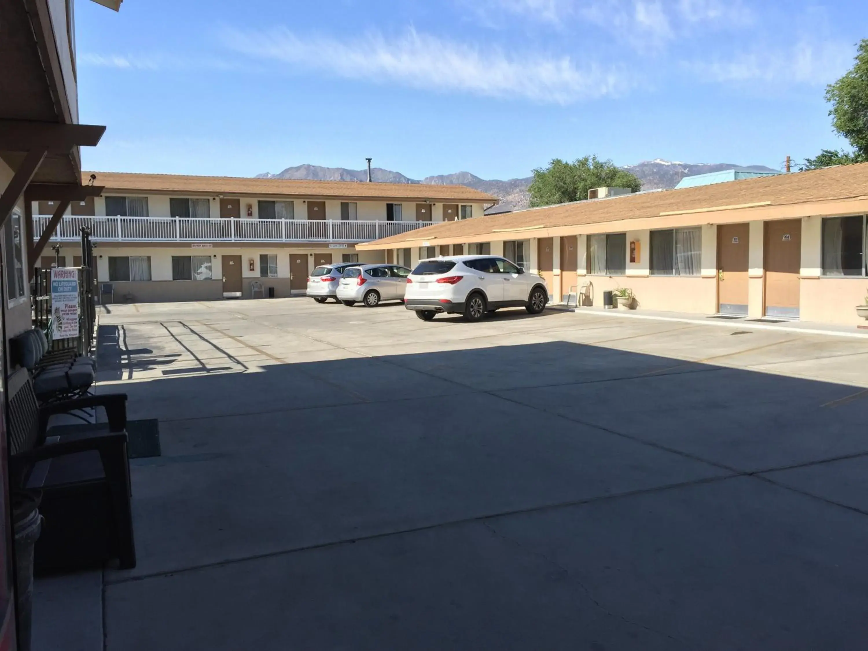 Property building in Bishop Inn Property building in Bishop Inn