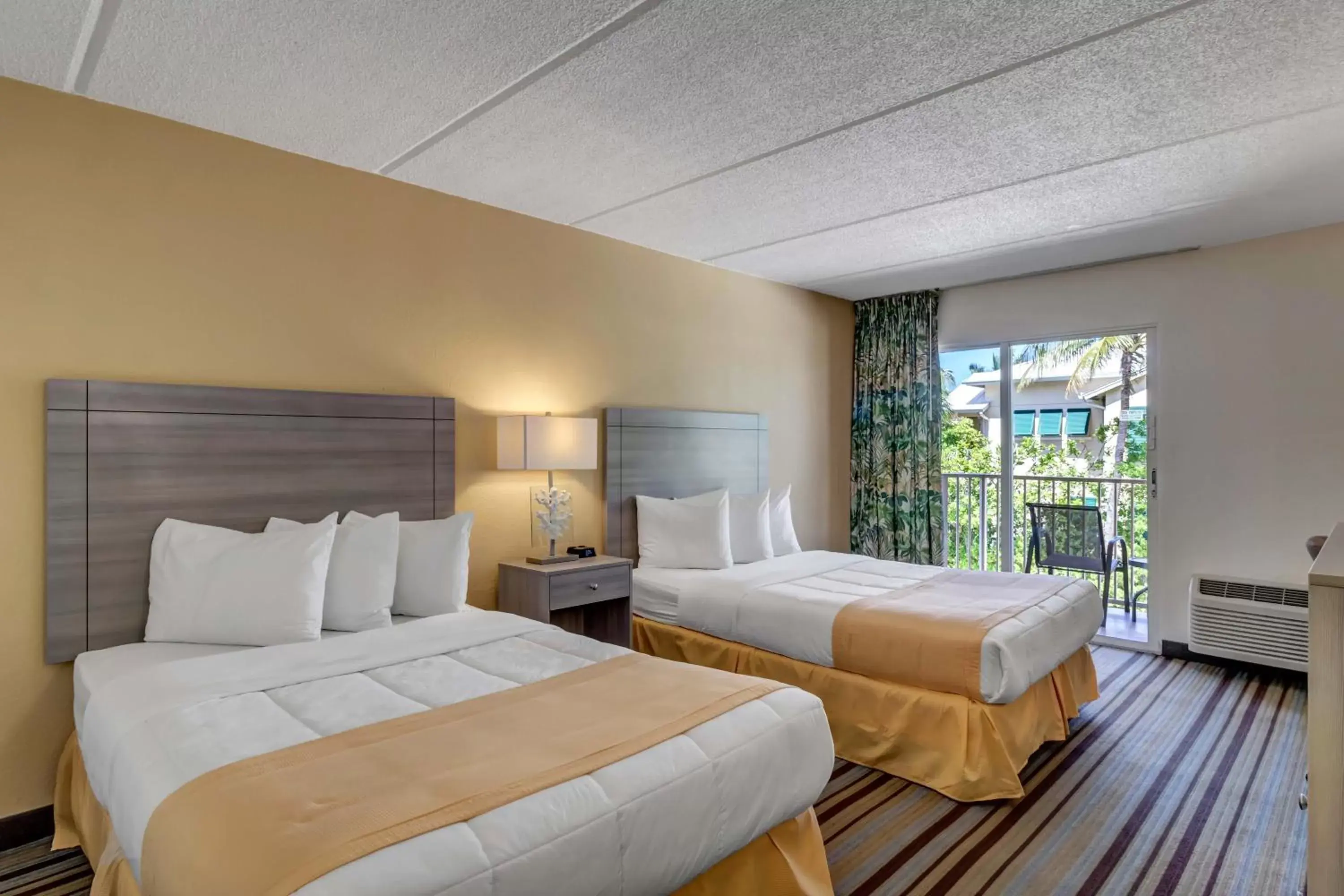 Bed in Hutchinson Island Plaza Hotel & Suites