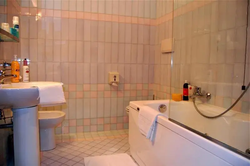 Bathroom in Hotel Olimpia