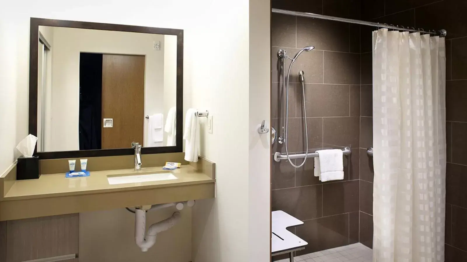 King Studio with Accessible Shower in HYATT House Pittsburgh-South Side