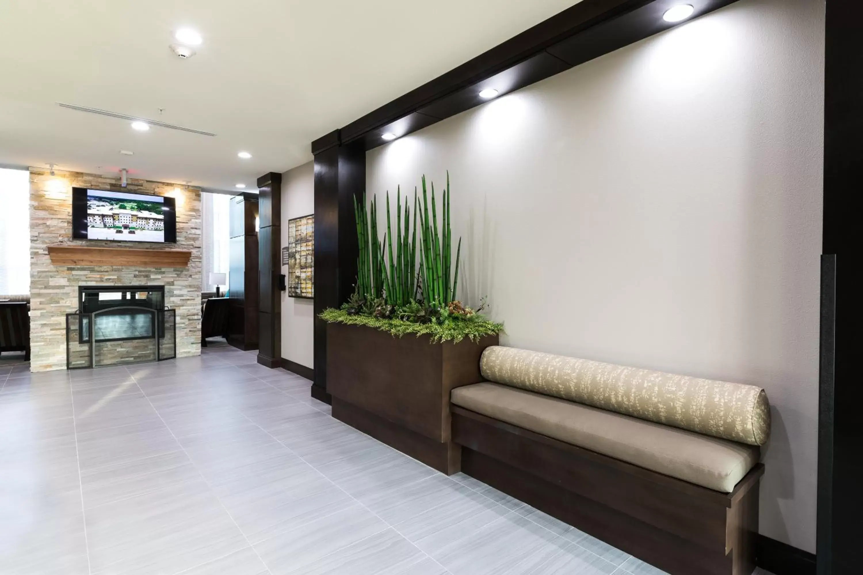 Lobby or reception, Seating Area in Staybridge Suites - Lake Jackson, an IHG Hotel