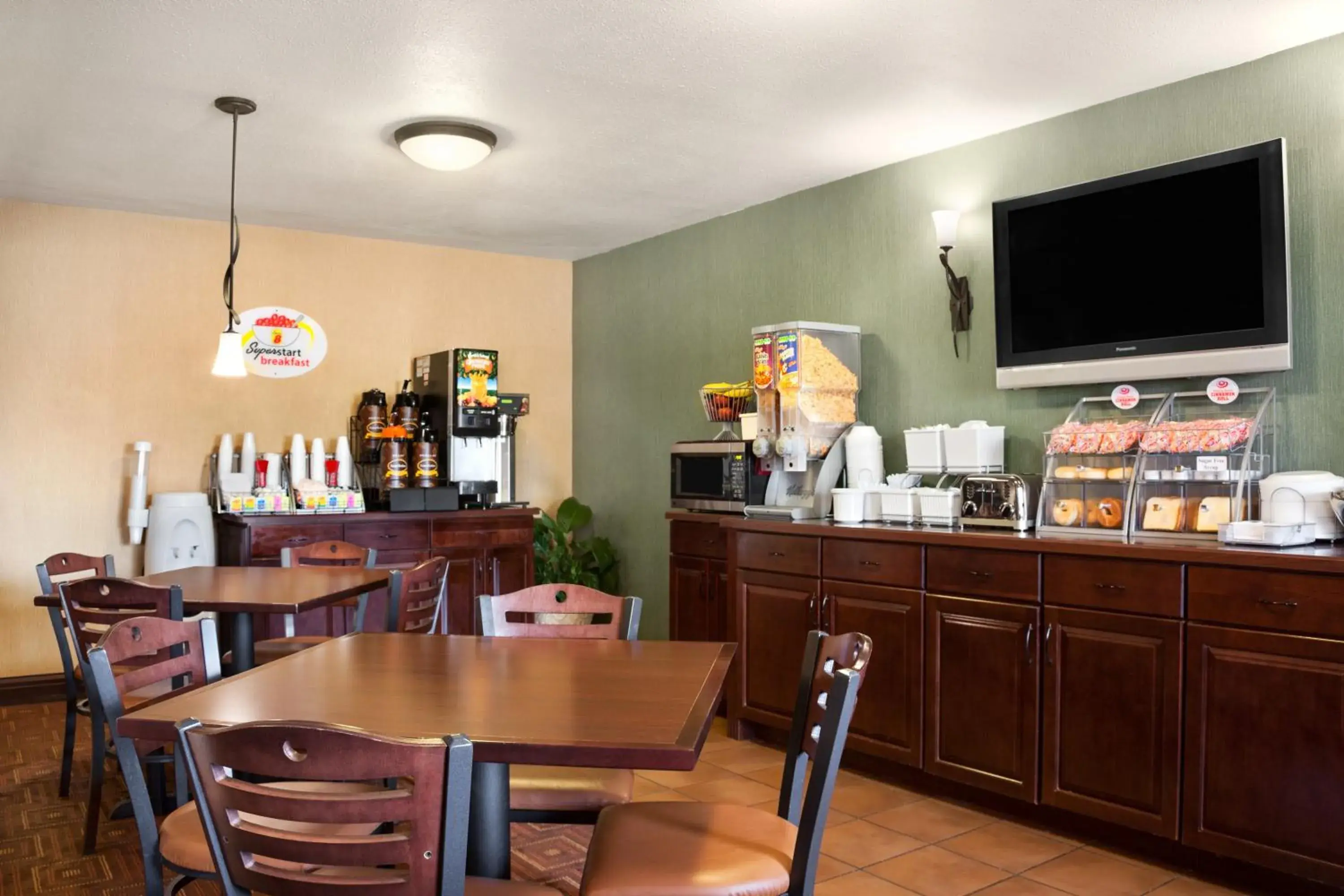 Food and drinks, Restaurant/Places to Eat in Super 8 by Wyndham Fairview Heights-St. Louis