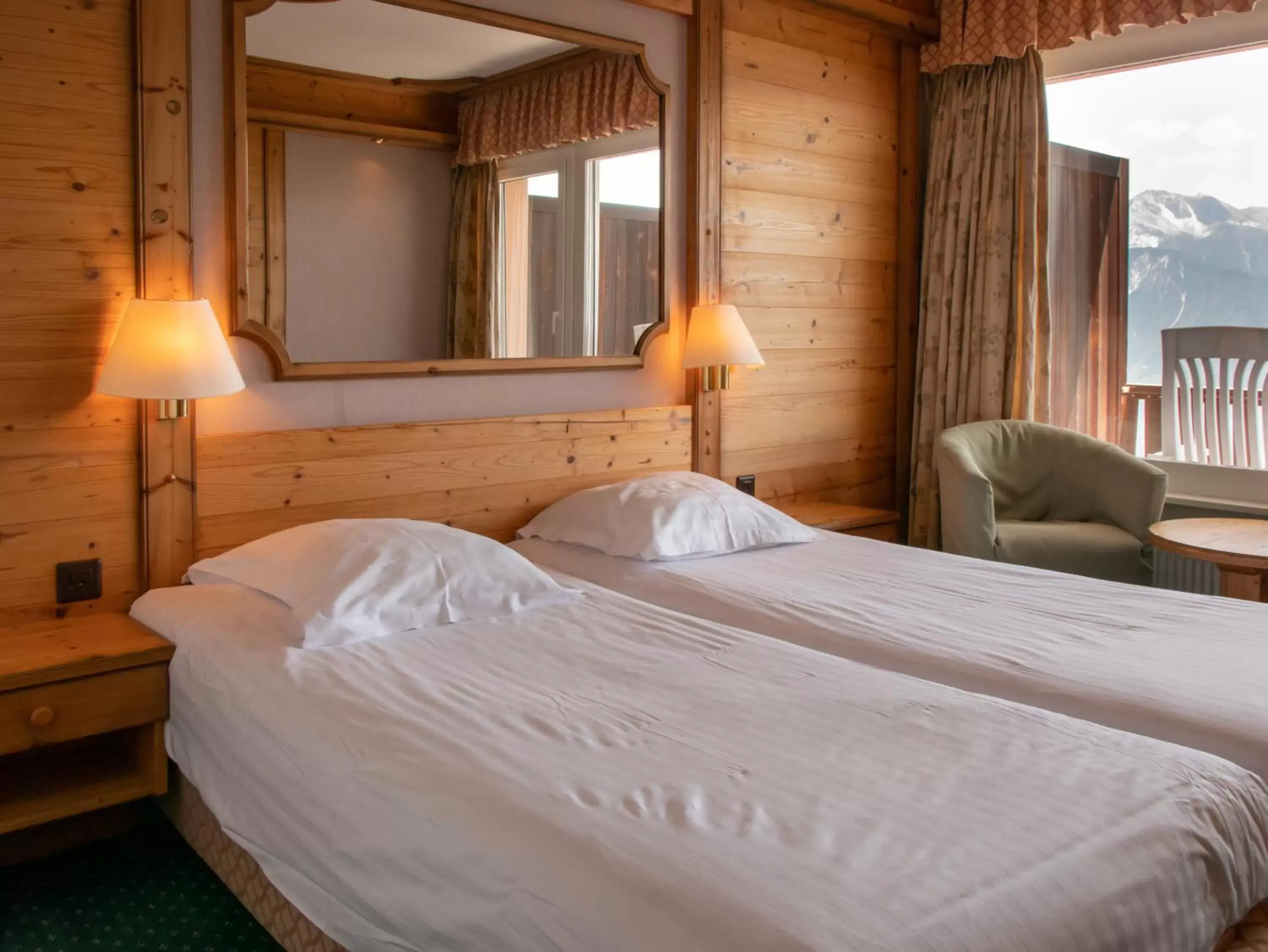 Bedroom, Bed in Hotel-Restaurant Le Mont Paisible, Crans-Montana