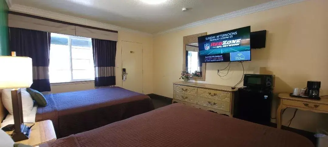 TV and multimedia, Bed in Lakeview Inn