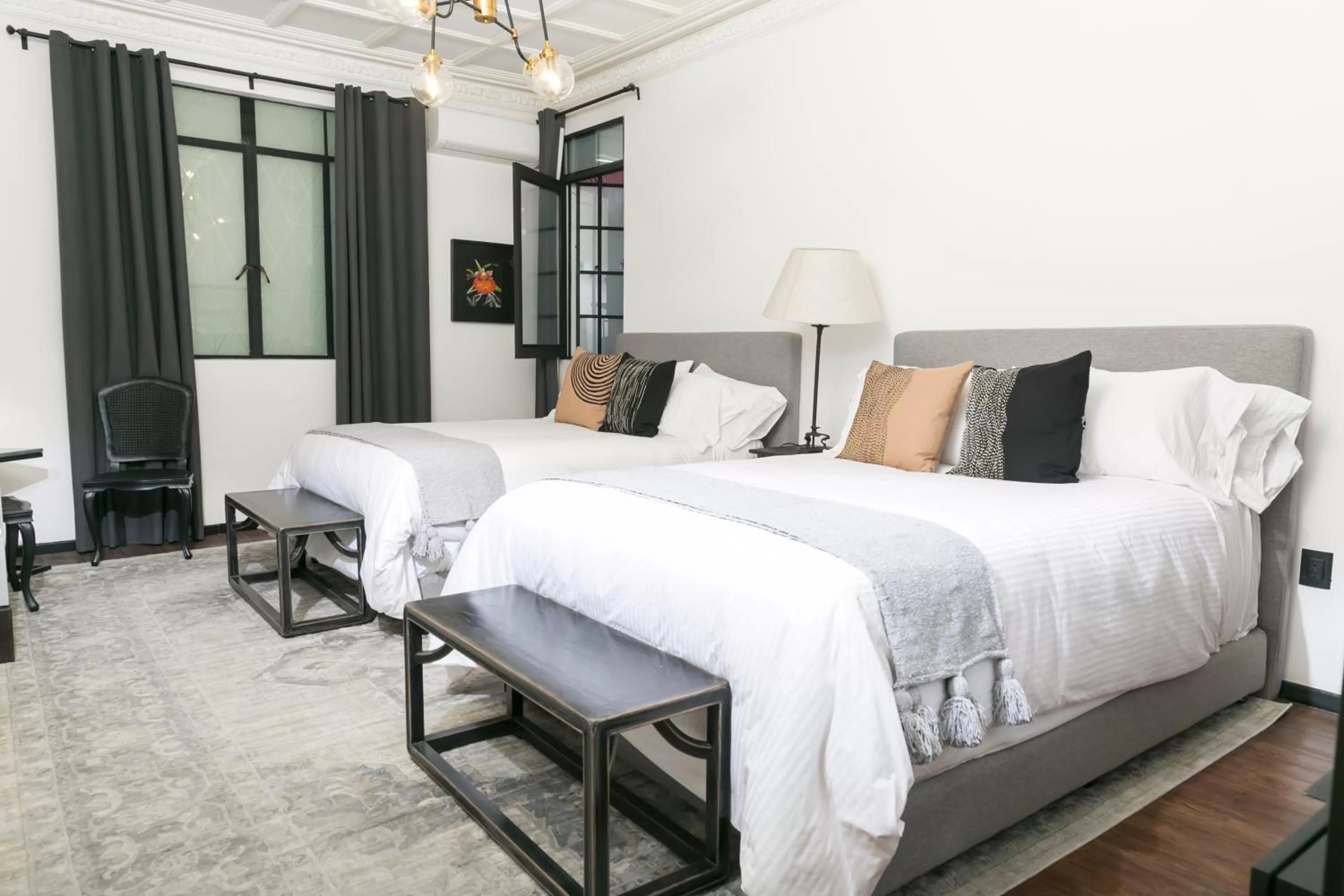 Photo of the whole room, Bed in Orchid House Mexico City