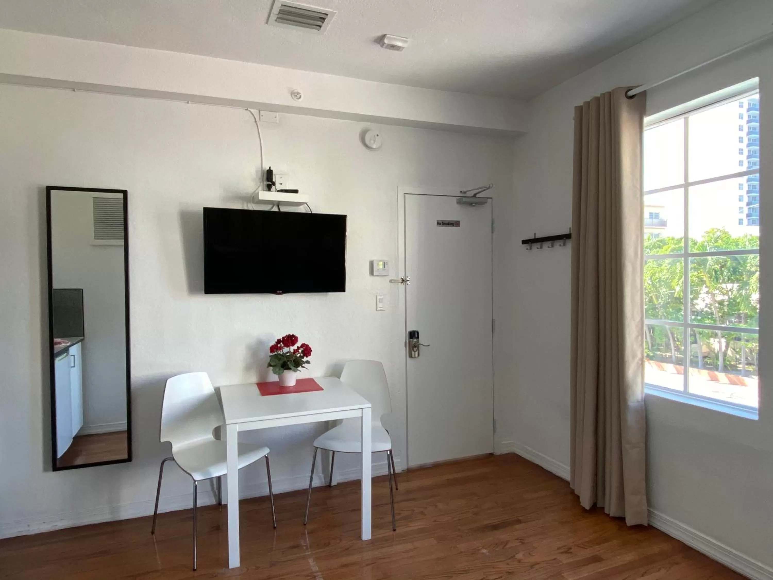 TV and multimedia in Harding Boutique Apartments