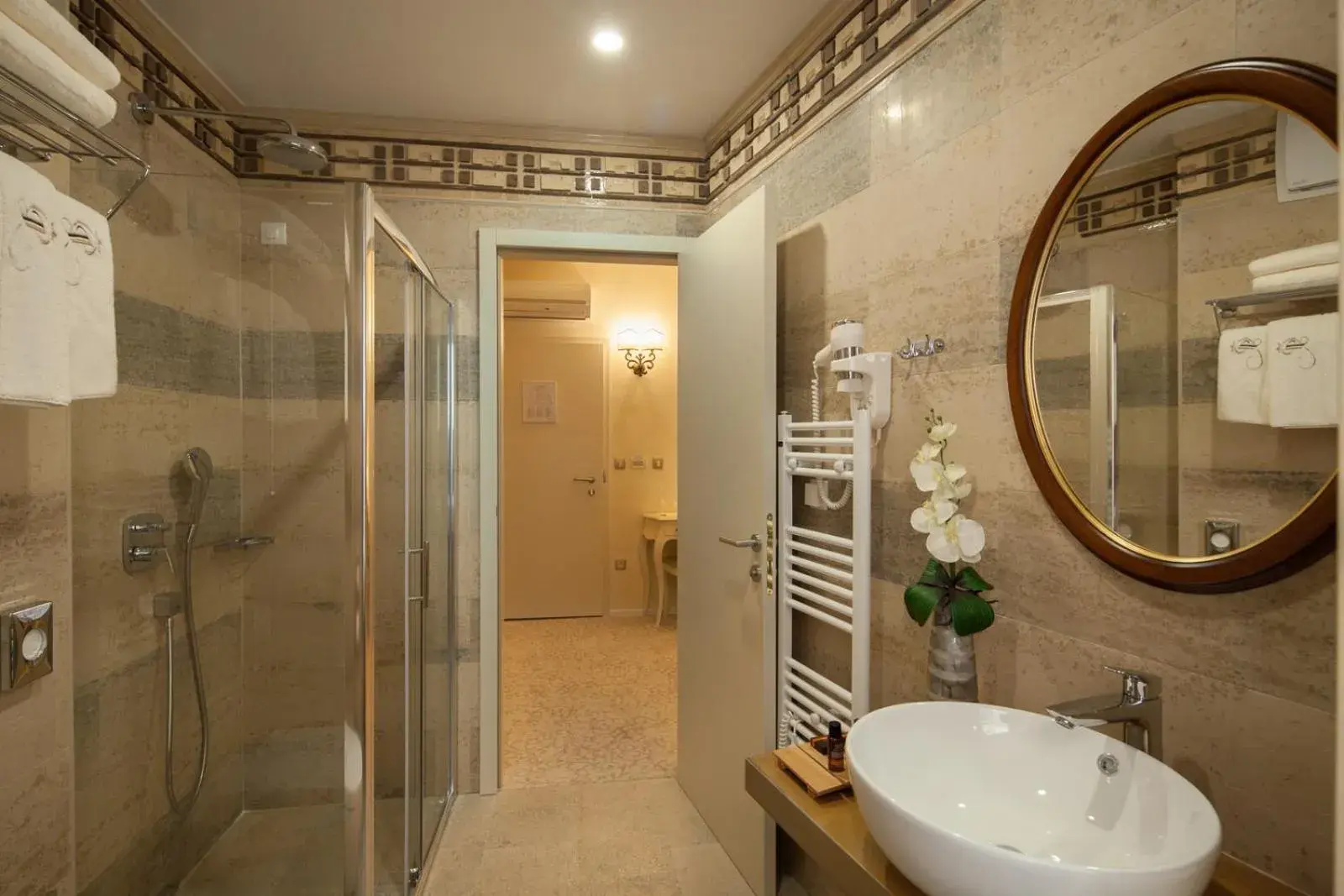 Shower, Bathroom in Heritage Hotel Life Palace