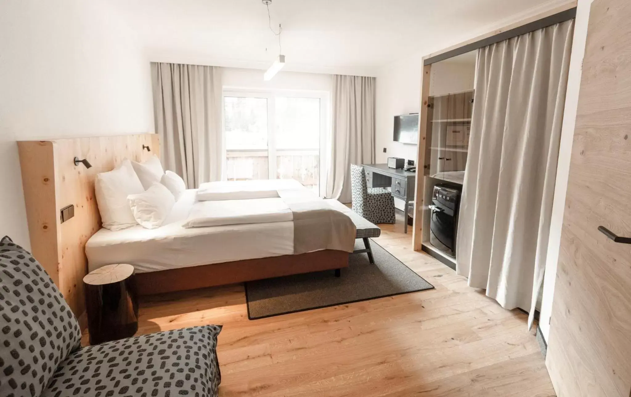 Deluxe Double Room with Balcony in Hotel & Appartements Tiroler Buam Deluxe Double Room with Balcony in Hotel & Appartements Tiroler Buam