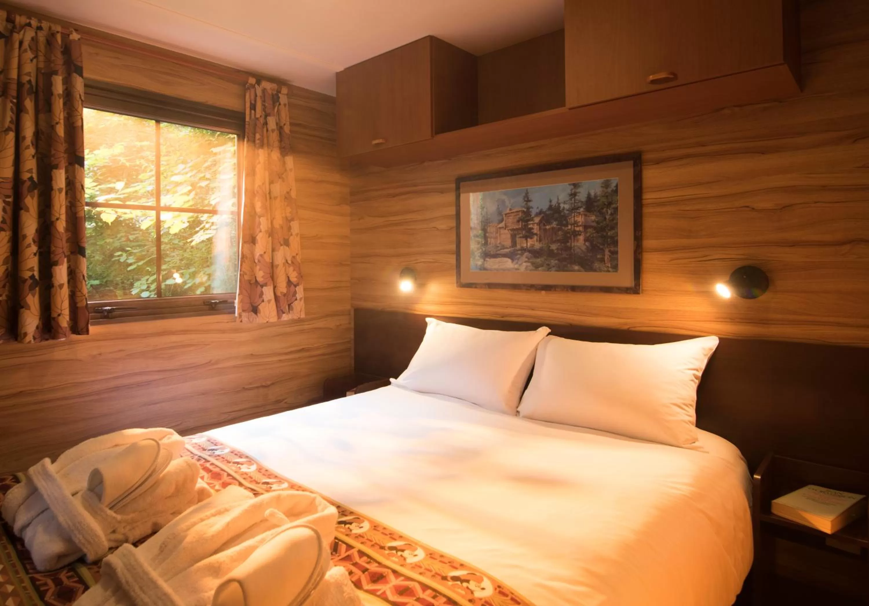 Photo of the whole room, Bed in Disney Davy Crockett Ranch