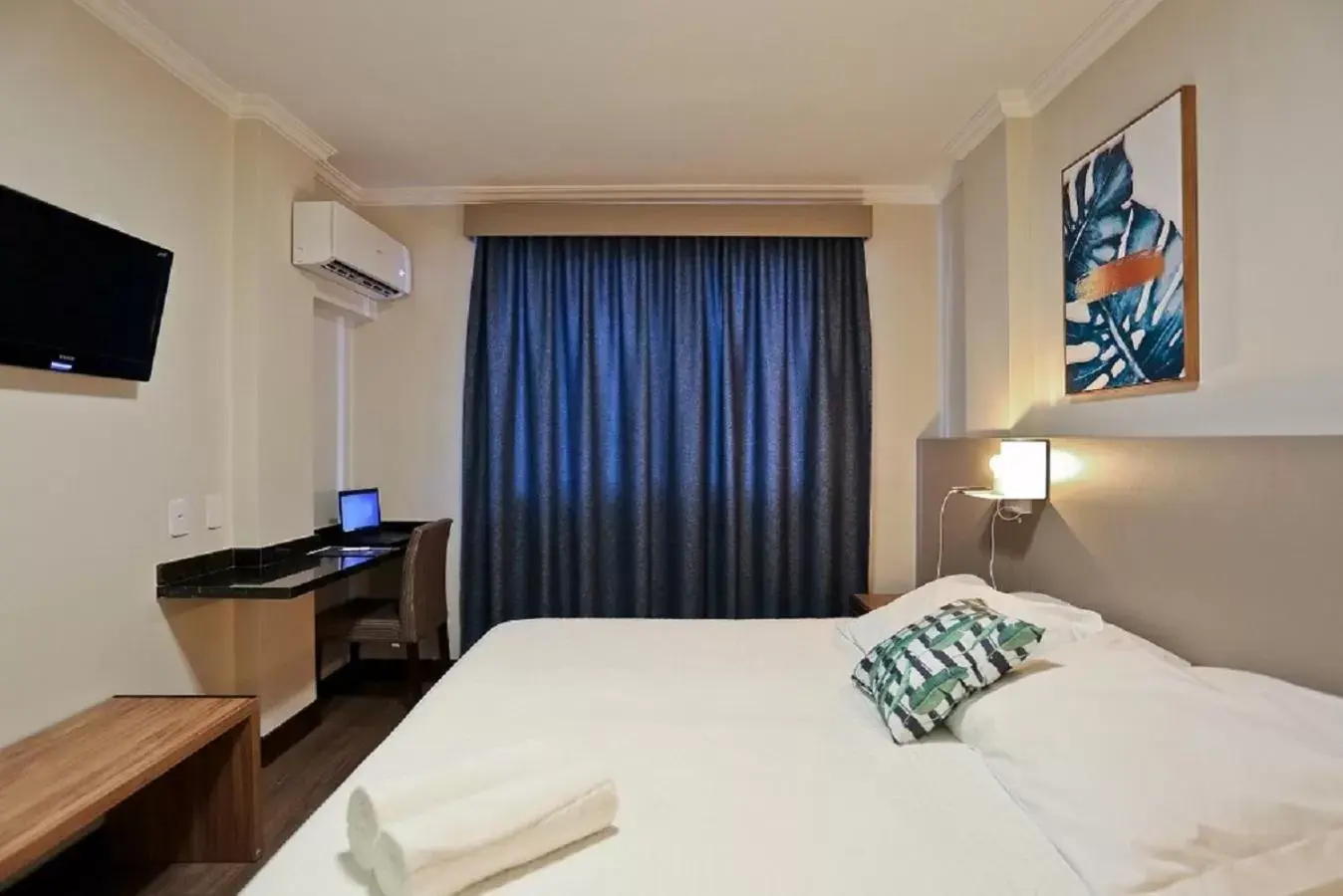 Bedroom, Bed in Sandri City Hotel