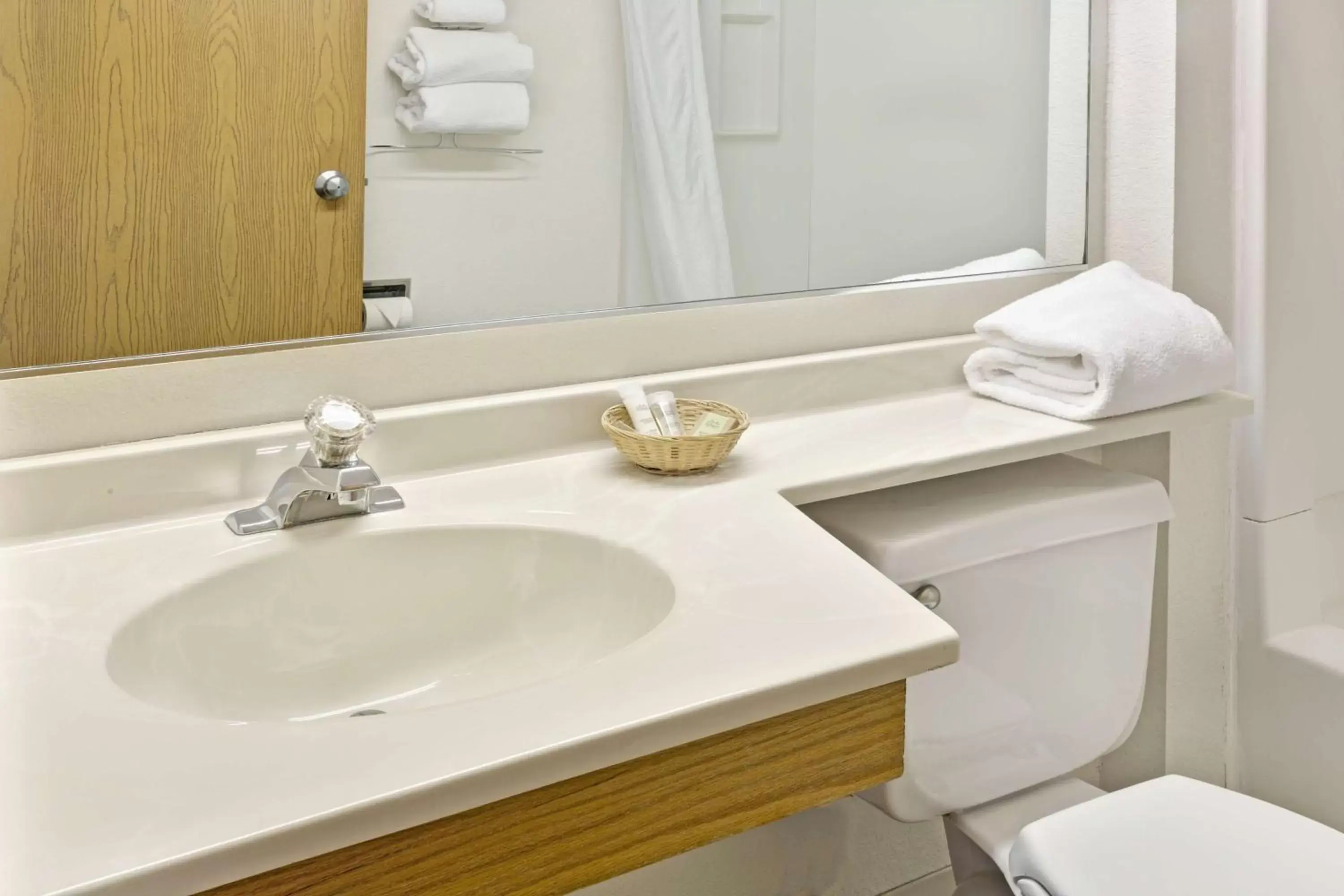 Queen Room - Non-Smoking in Super 8 by Wyndham Canonsburg/Pittsburgh Area Queen Room - Non-Smoking in Super 8 by Wyndham Canonsburg/Pittsburgh Area