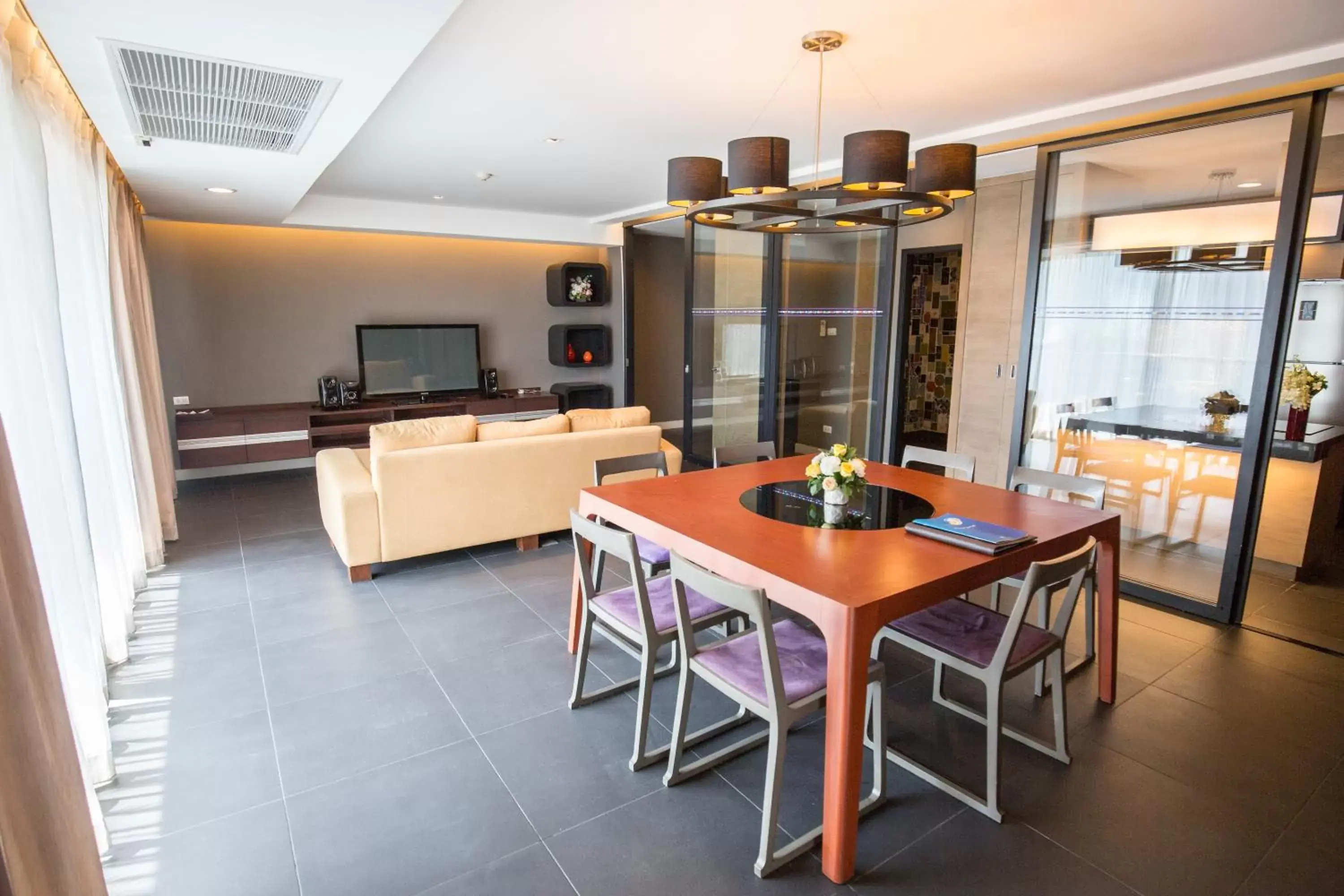 Kitchen or kitchenette, Dining Area in Northgate Ratchayothin - SHA Extra Plus