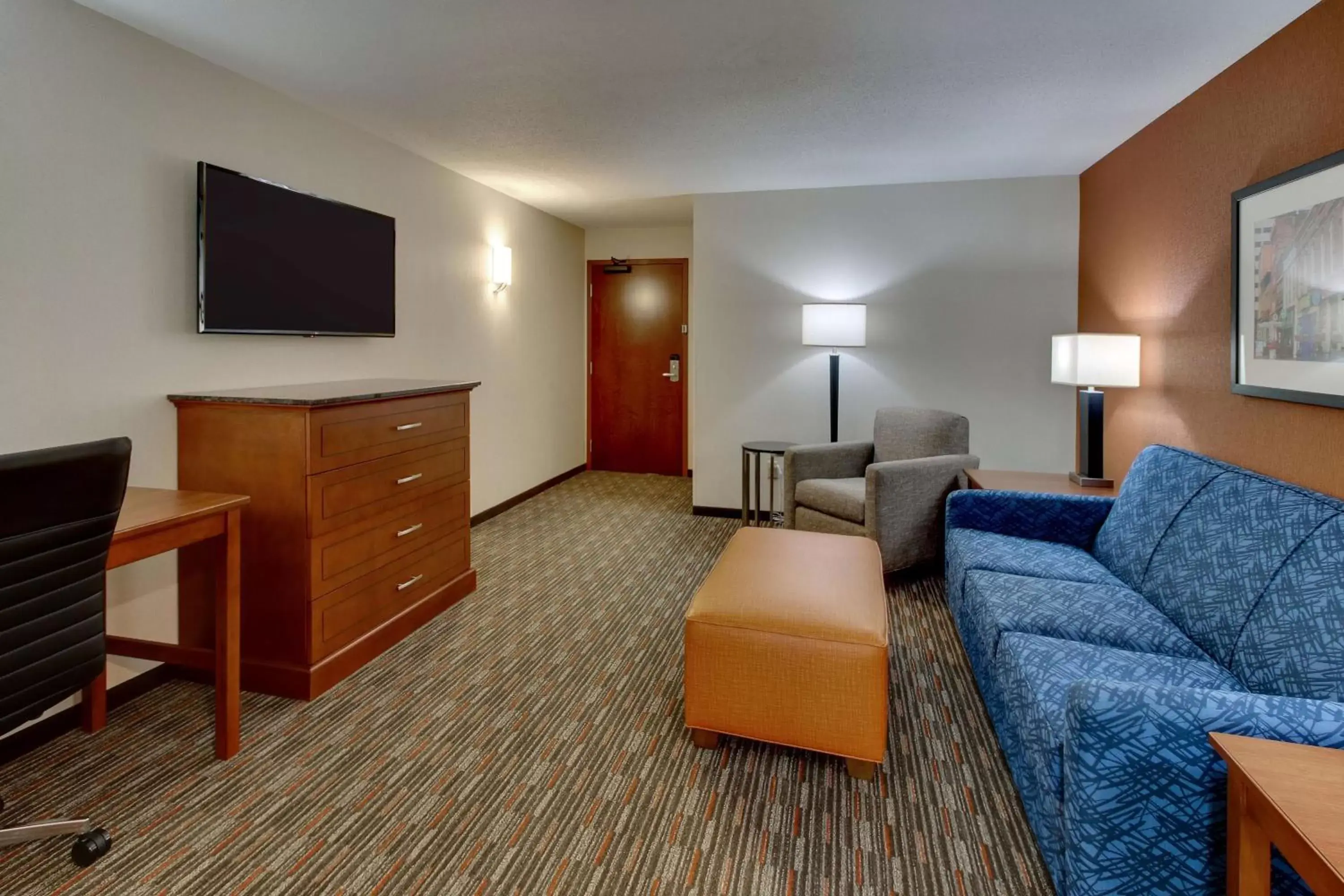 Photo of the whole room, Seating Area in Drury Inn & Suites Knoxville West