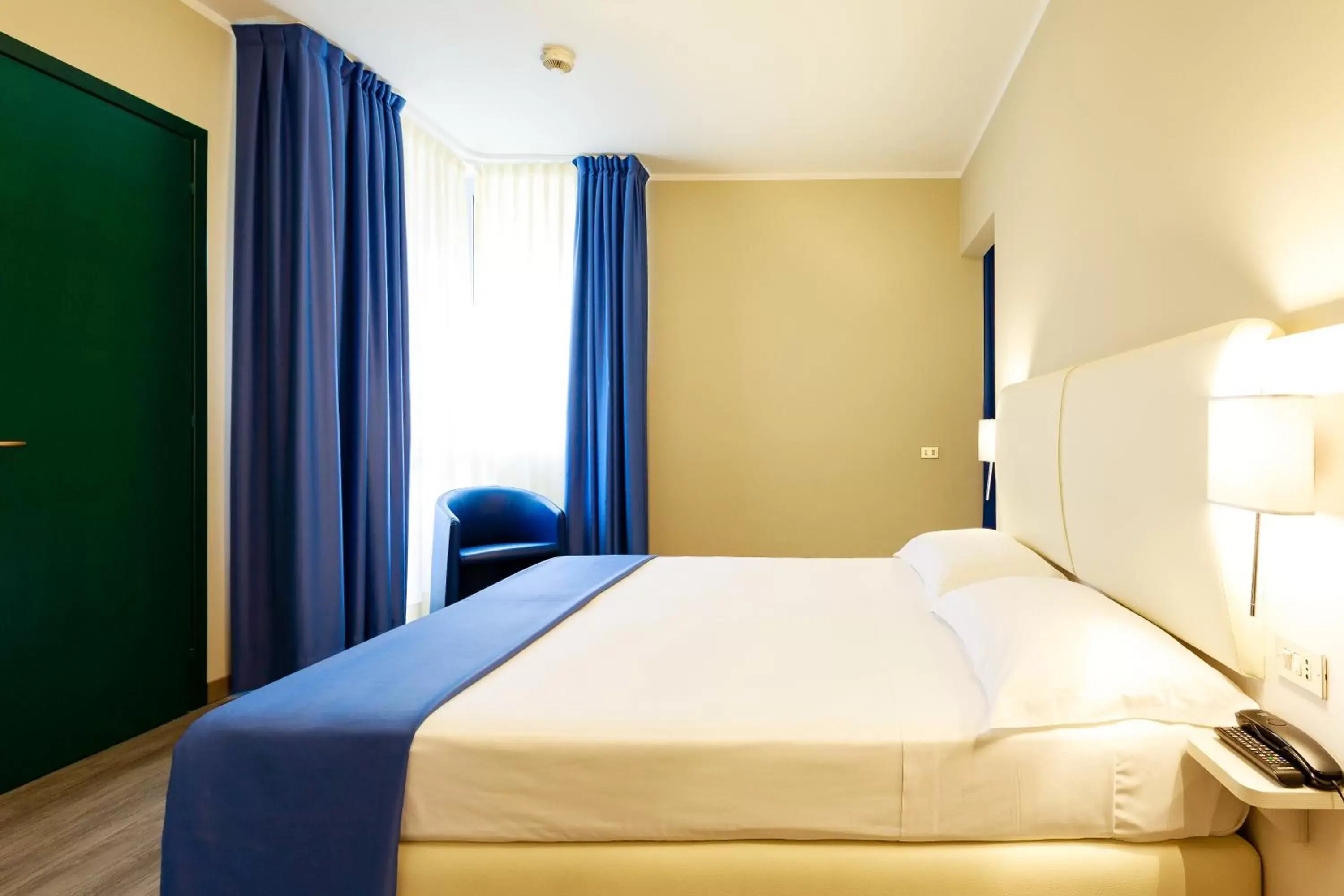 Bed in Hotel Oleggio Malpensa