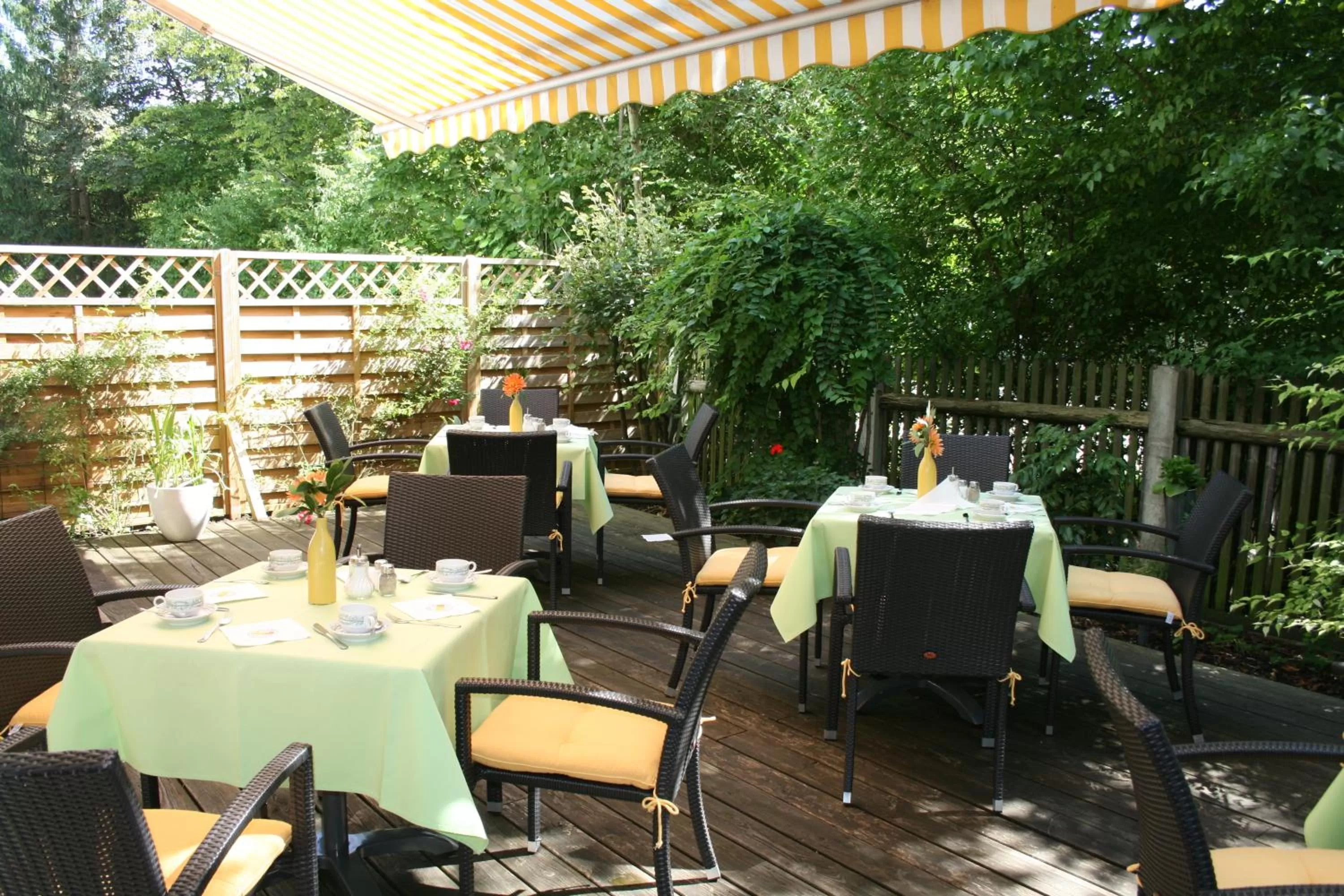 Restaurant/places to eat in Hotel Stadt Pasing