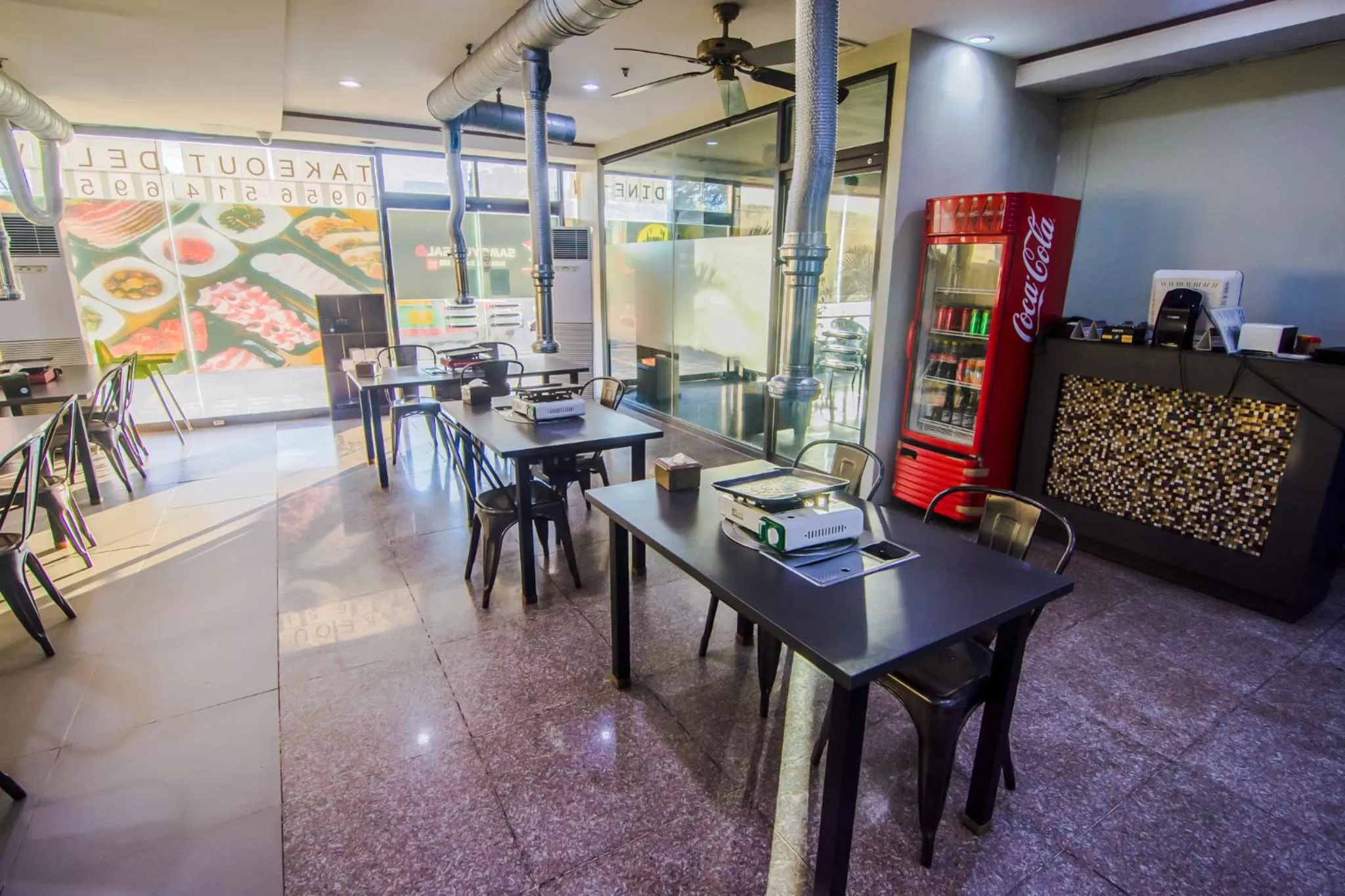 Restaurant/places to eat in DG Grami Hotel