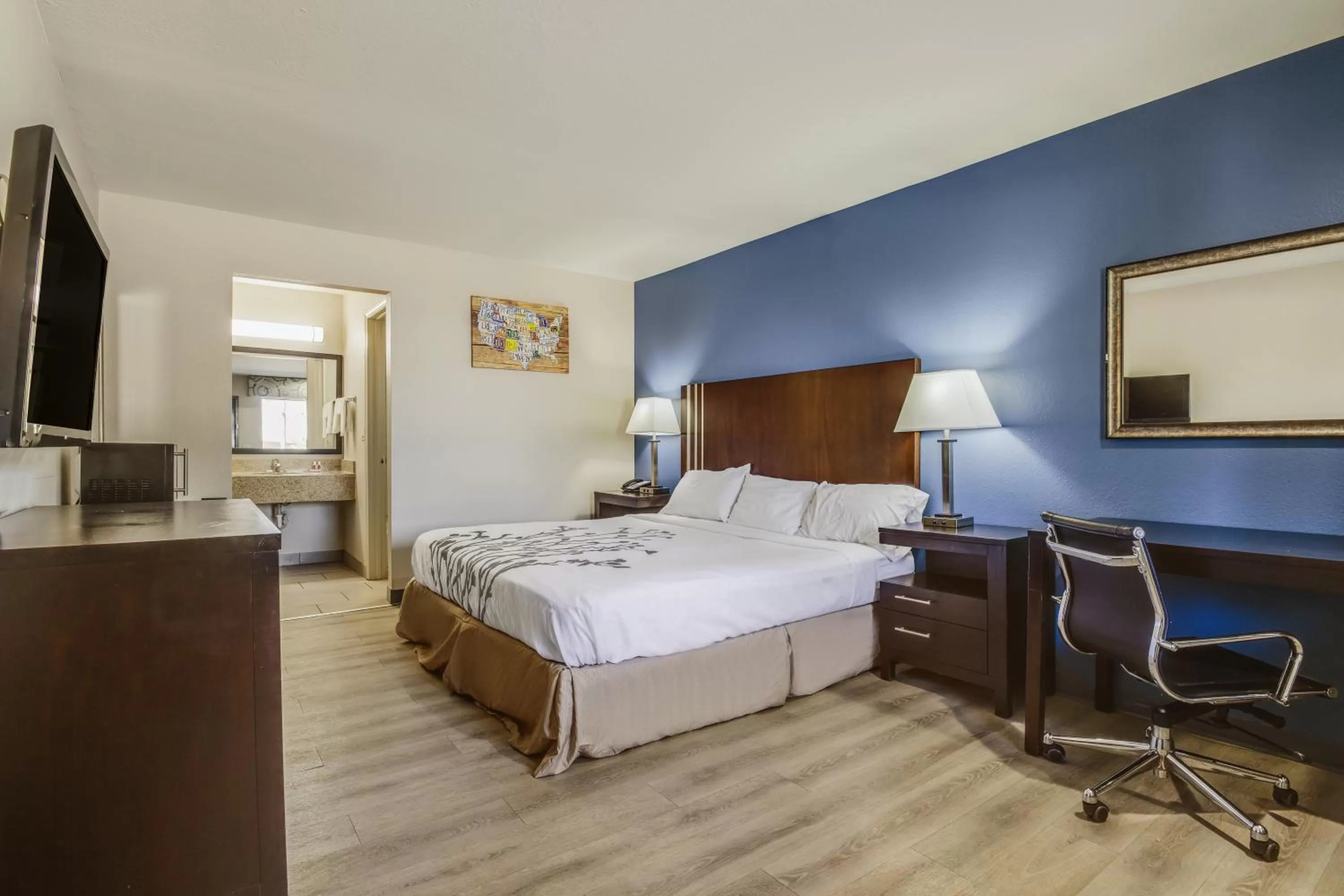 Photo of the whole room in Econo Lodge Inn & Suites