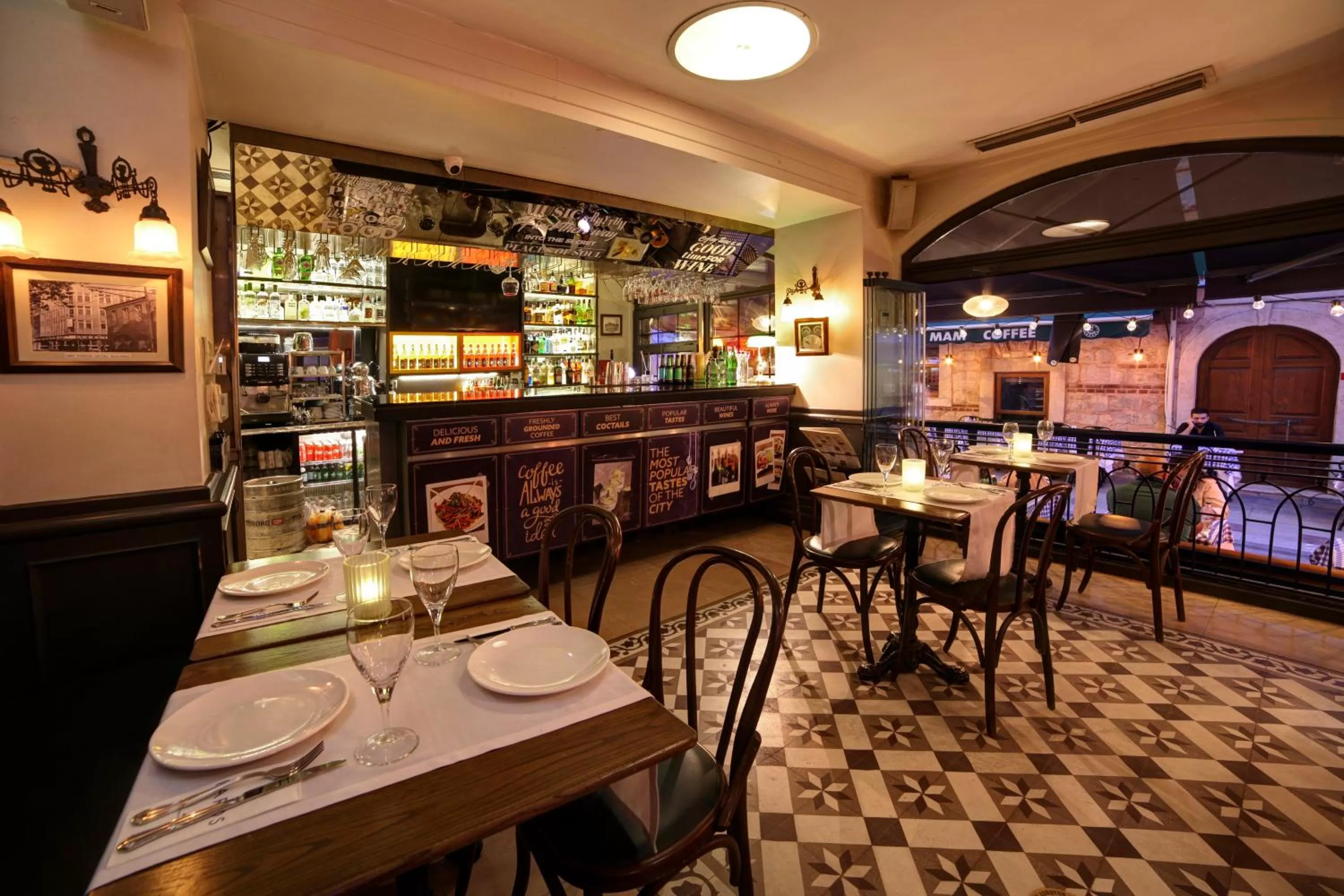 Restaurant/places to eat in Faros Hotel Old City - Special Category