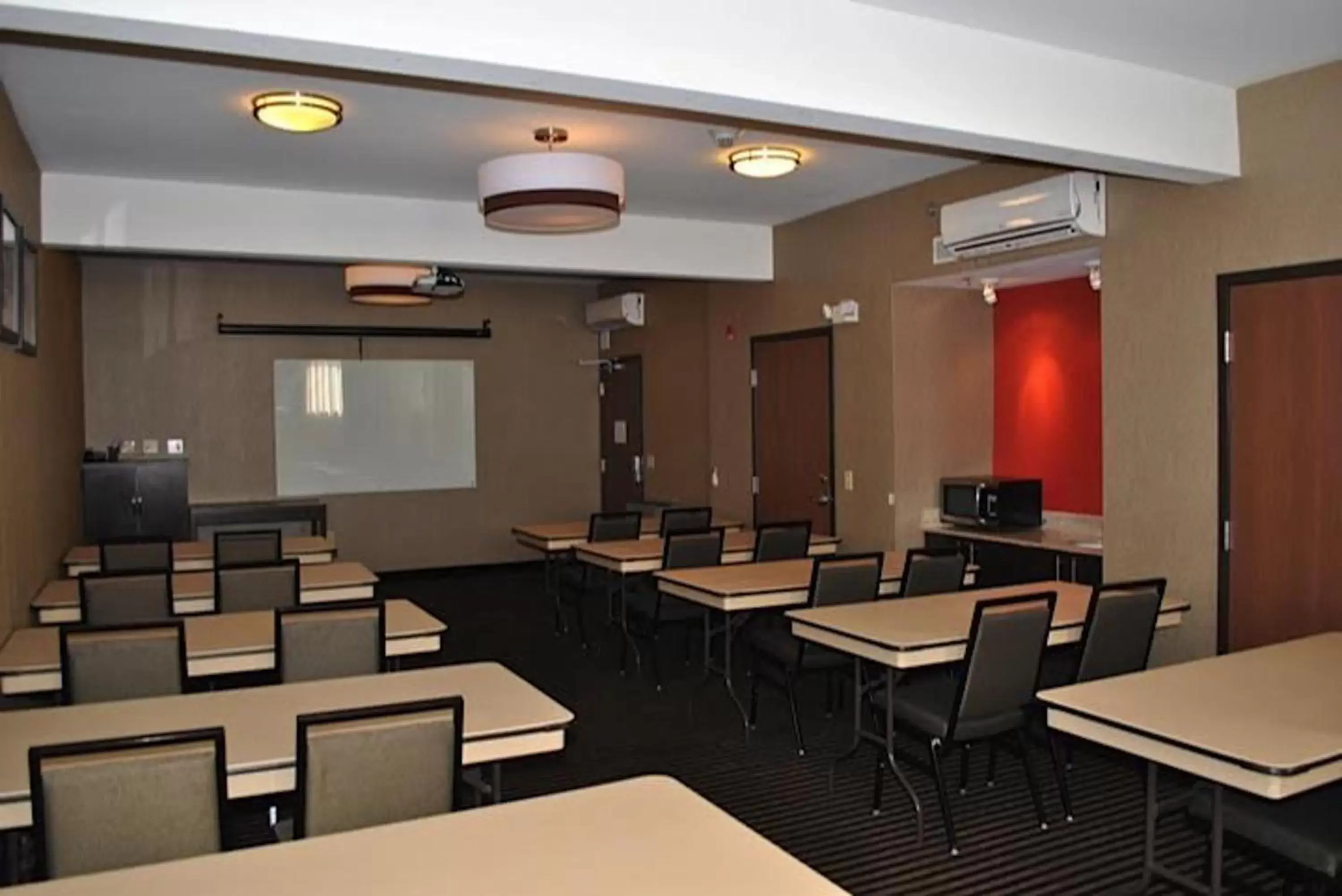 Meeting/conference room in Holiday Inn Express Pittsburgh - Munhall, an IHG Hotel