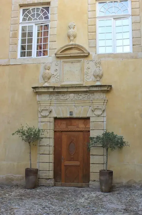 Facade/entrance in Chateau Ricard