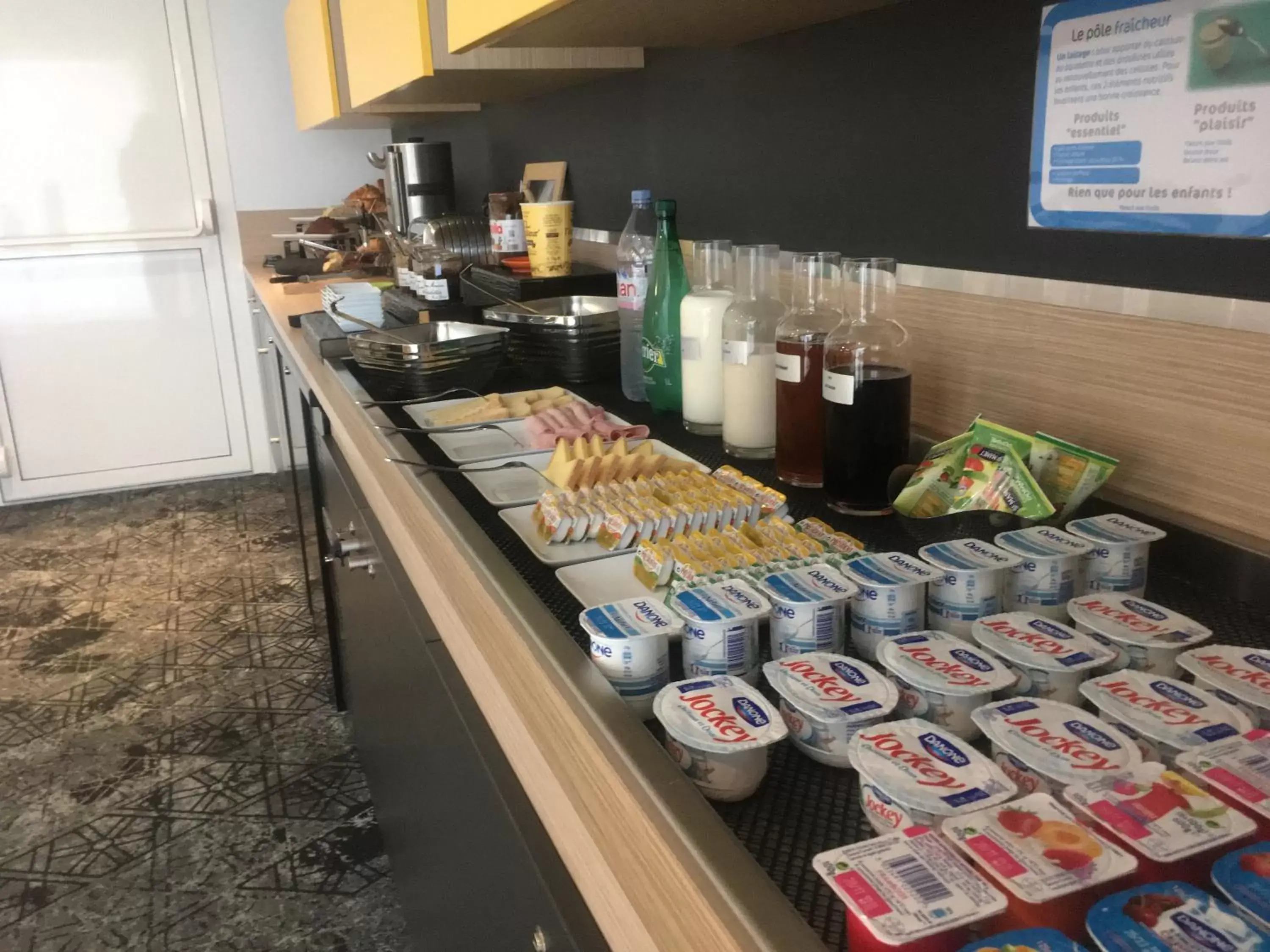 Buffet breakfast in ibis Styles Poitiers Nord