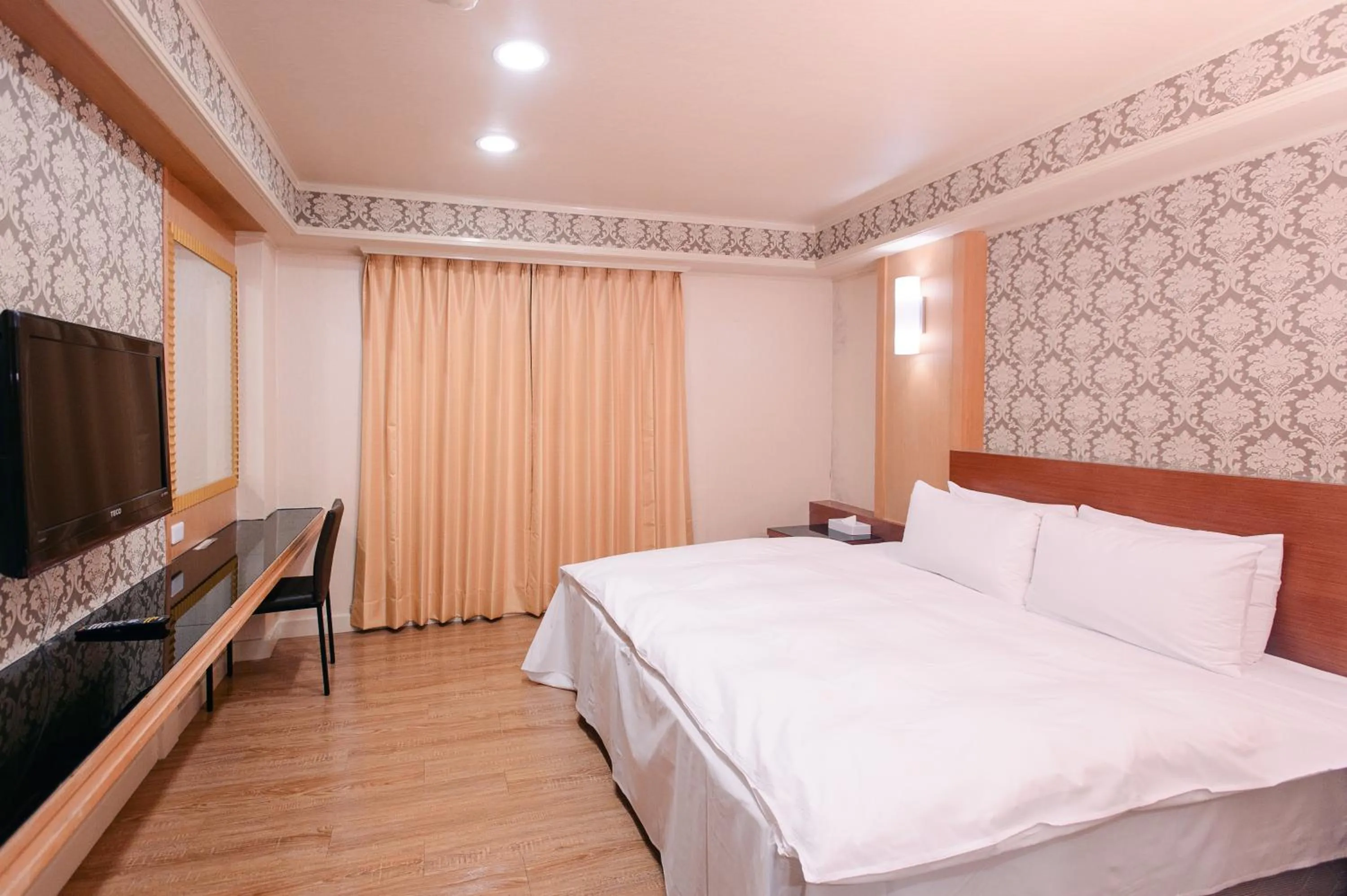 Bedroom, Bed in Duke Business Hotel