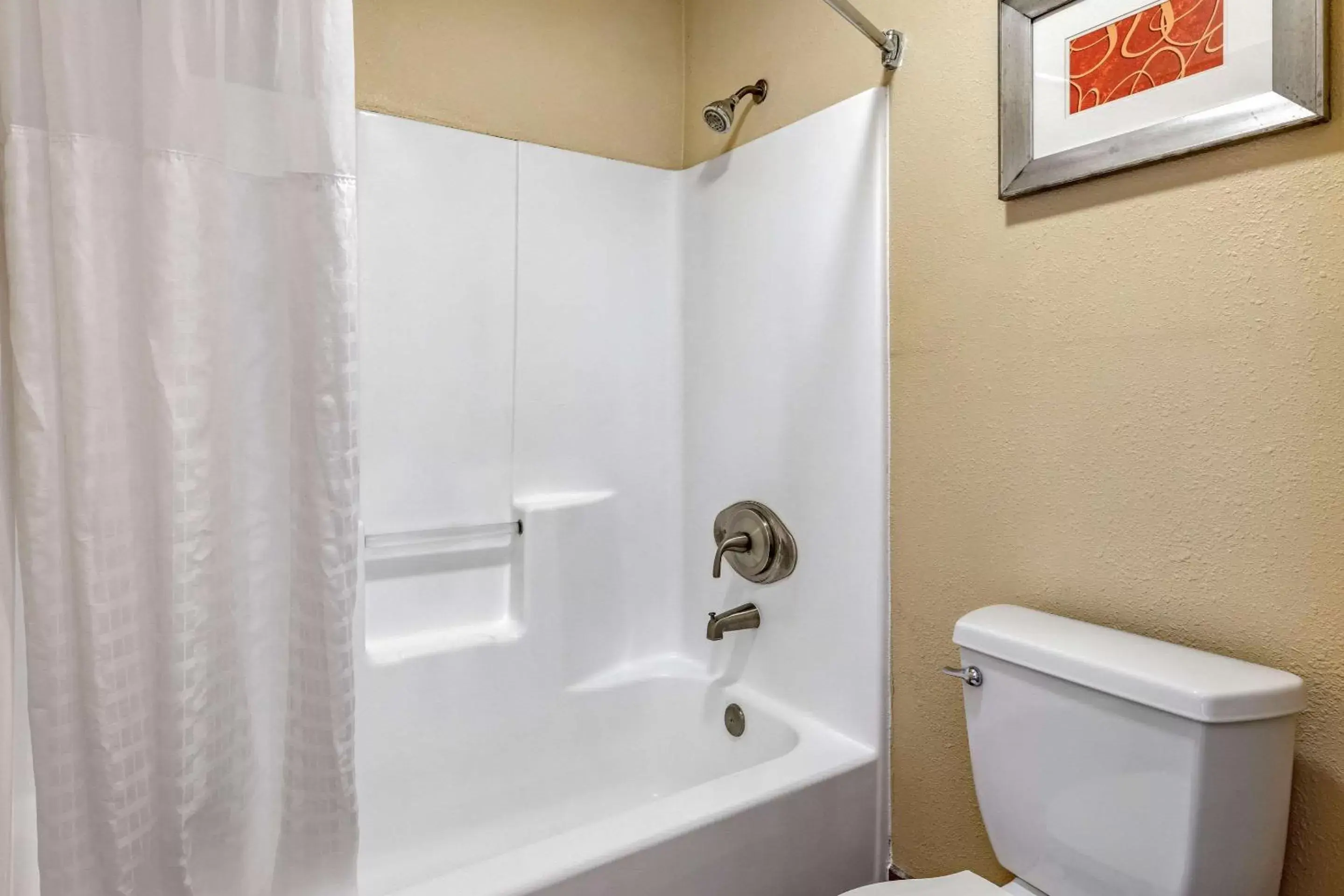 Photo of the whole room, Bathroom in Comfort Suites San Clemente Beach