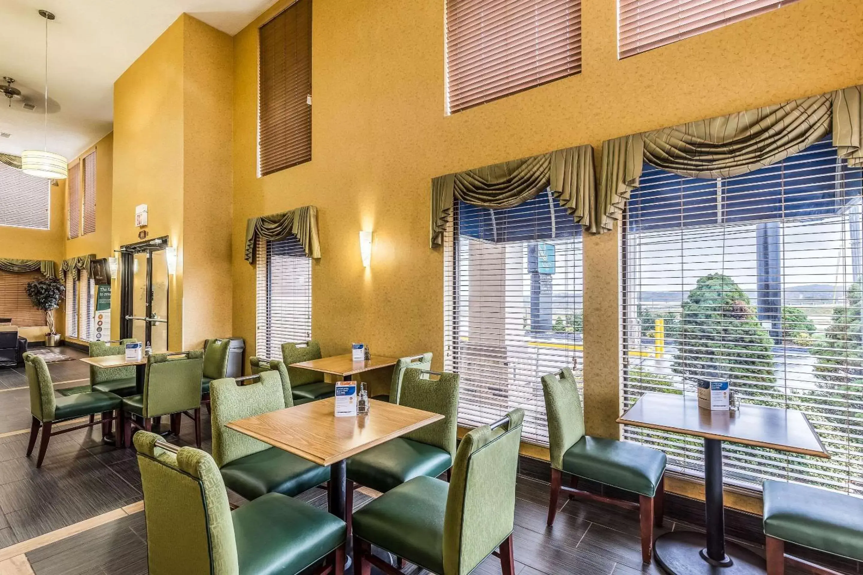 Restaurant/Places to Eat in Quality Inn Rolla