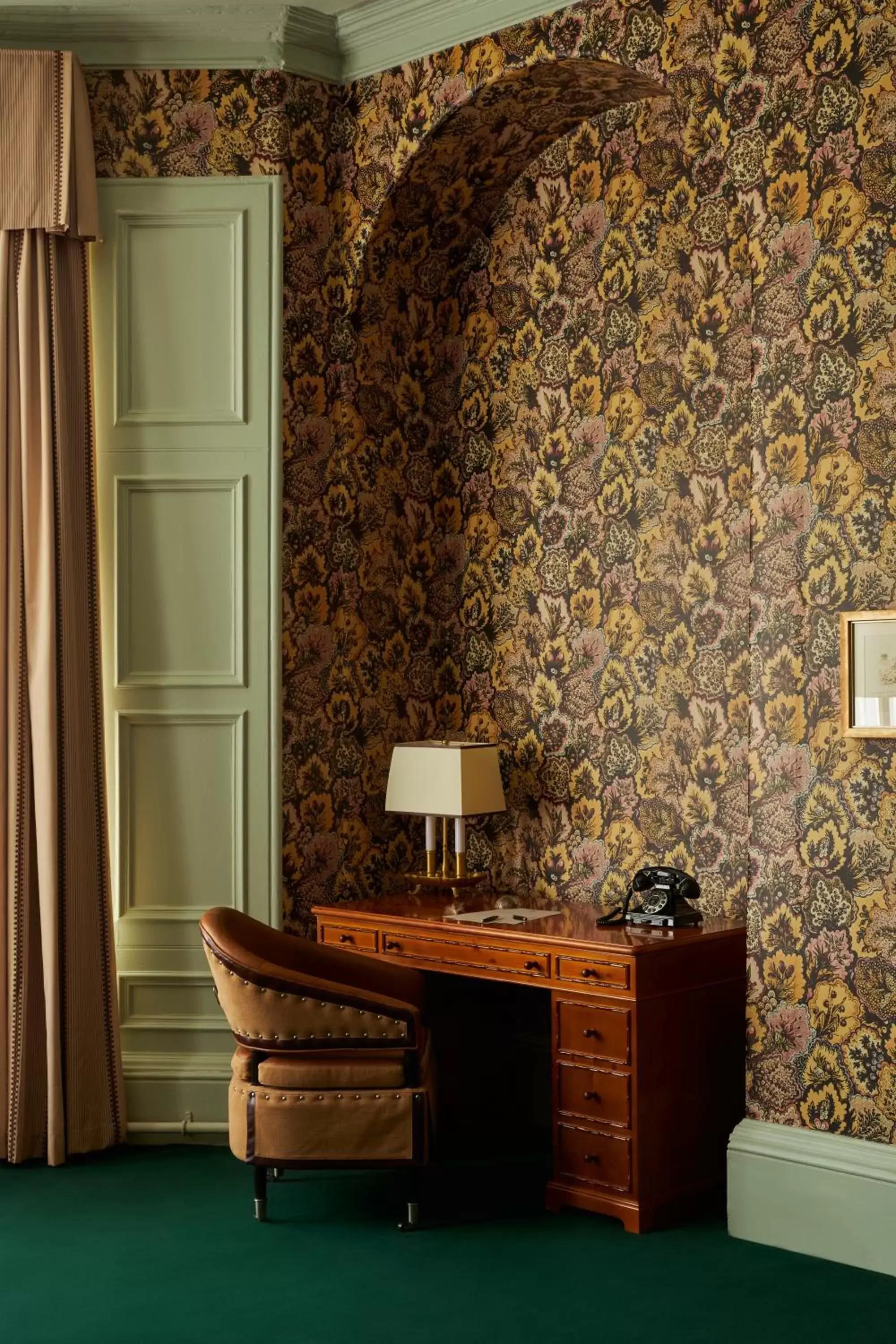 Bedroom, Seating Area in Marine North Berwick