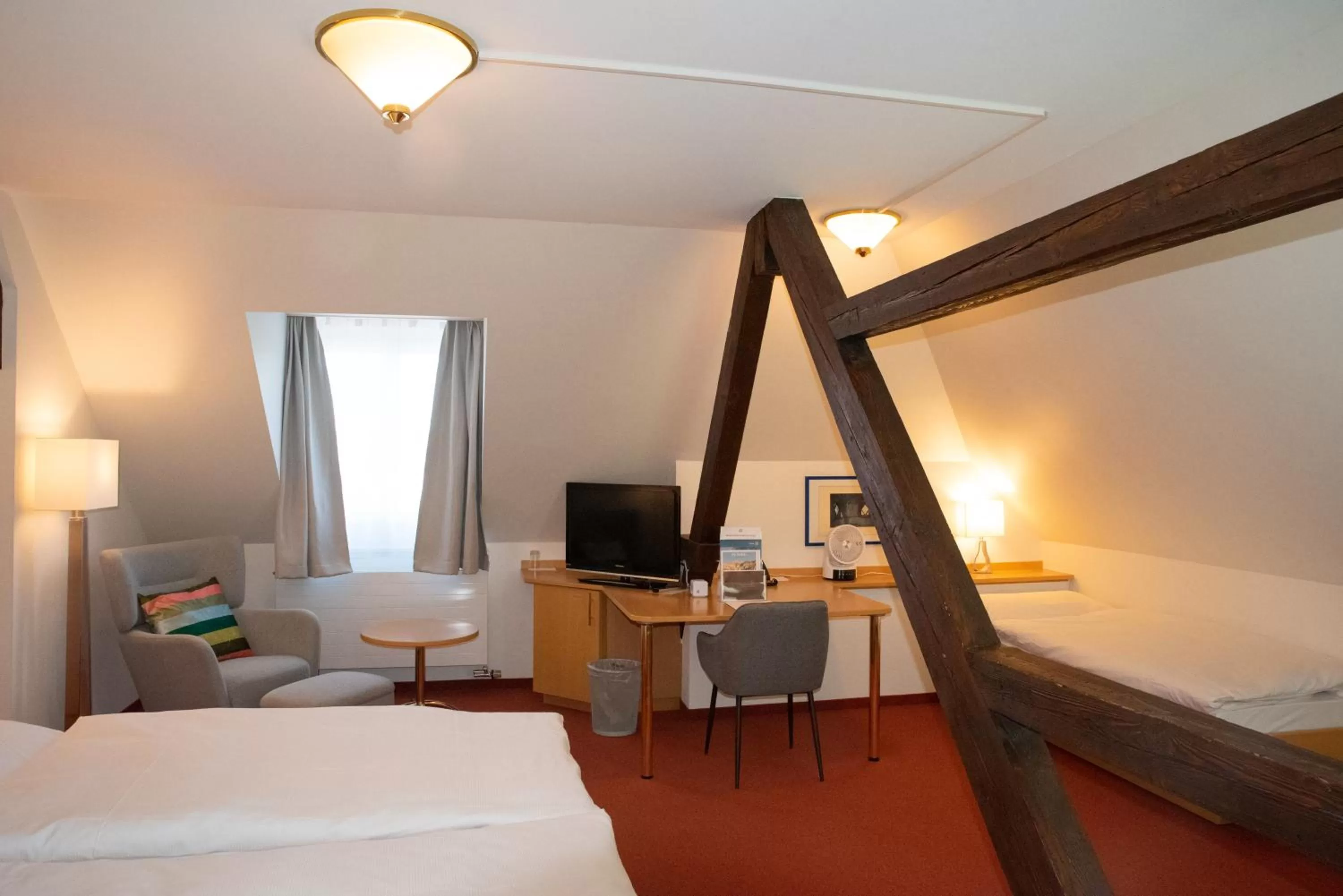 Seating area, Bed in Hotel Promenade