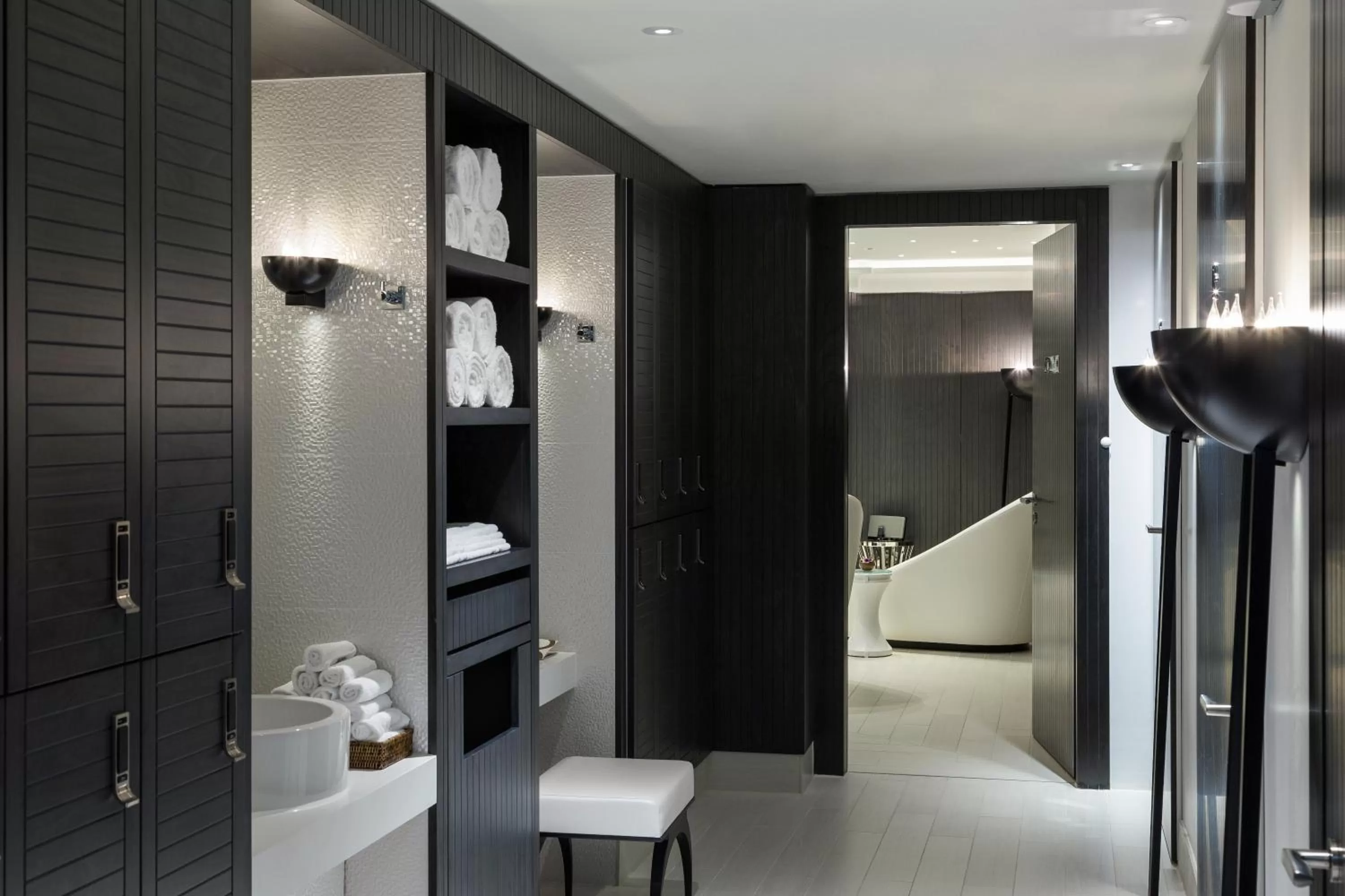 Spa and wellness centre/facilities, Bed in Sofitel Frankfurt Opera