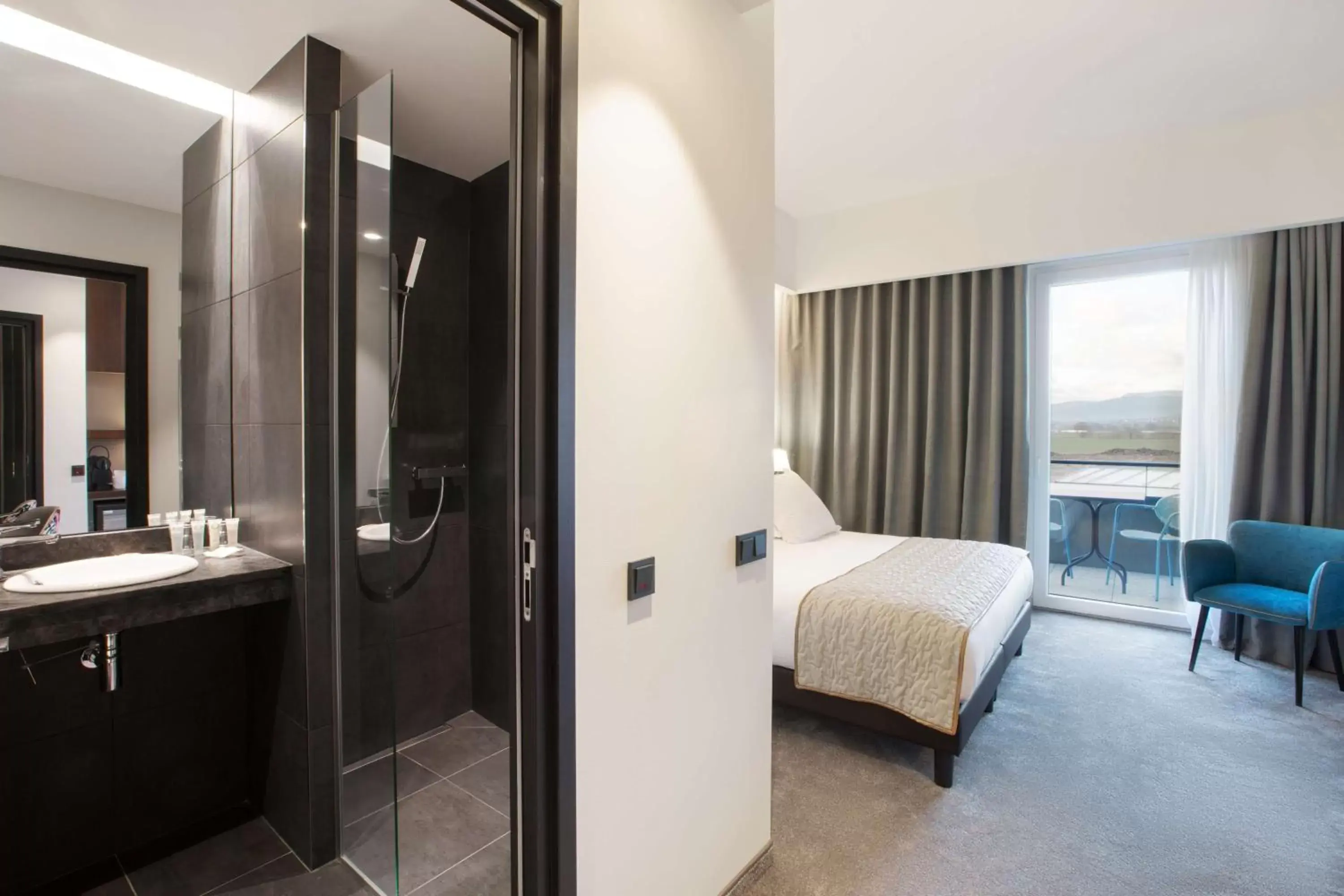 Shower, Bathroom in Best Western Plus Hotel & Restaurant Les Humanistes Colmar Nord