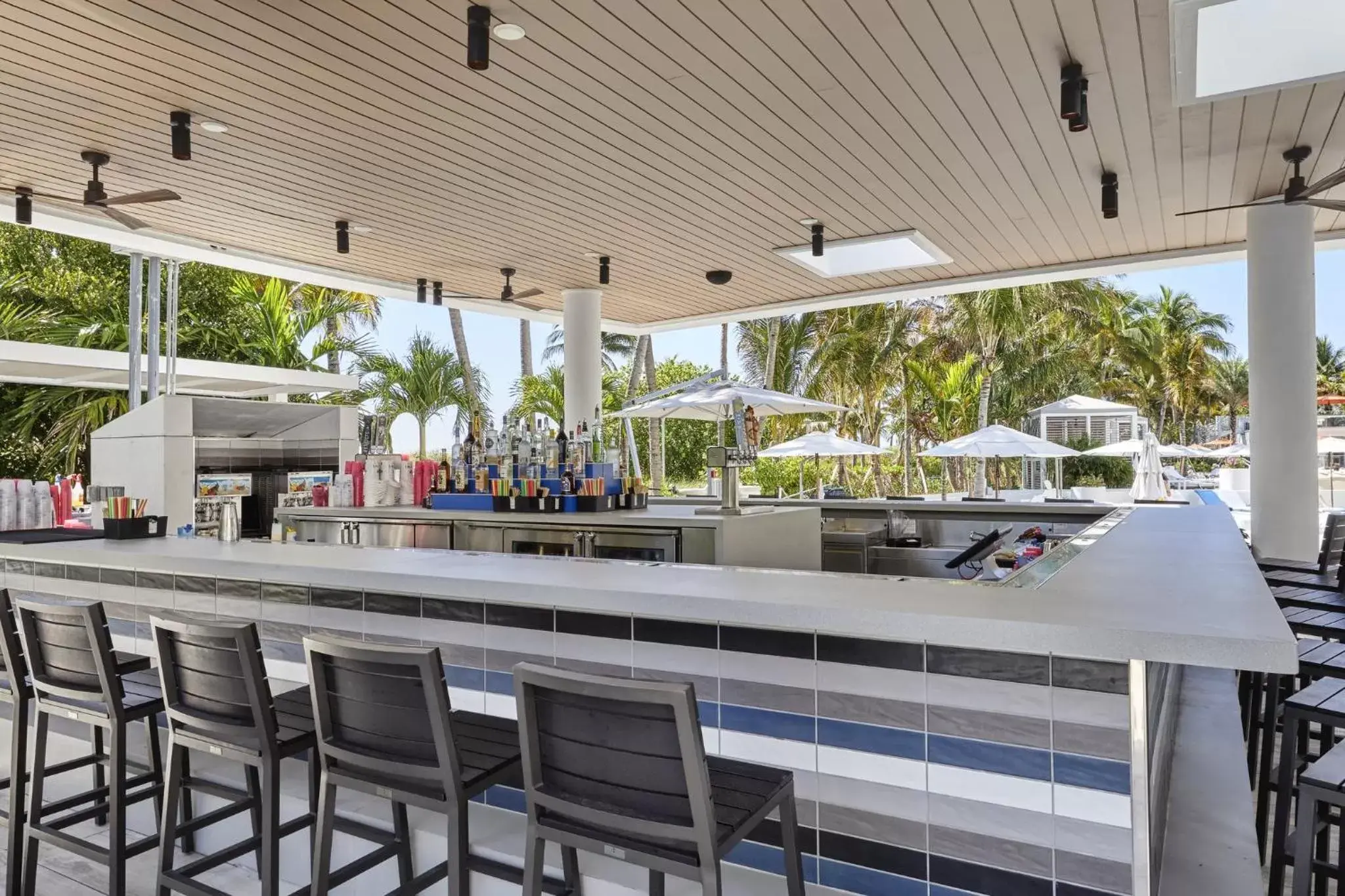 Restaurant/places to eat, Lounge/Bar in Loews Miami Beach Hotel