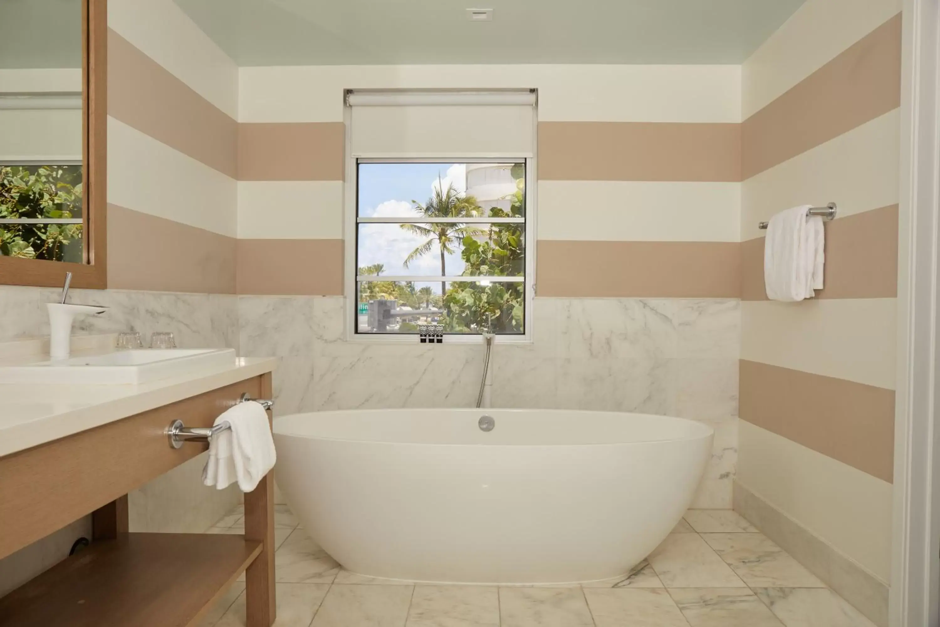 Bathroom in Uma House by Yurbban South Beach