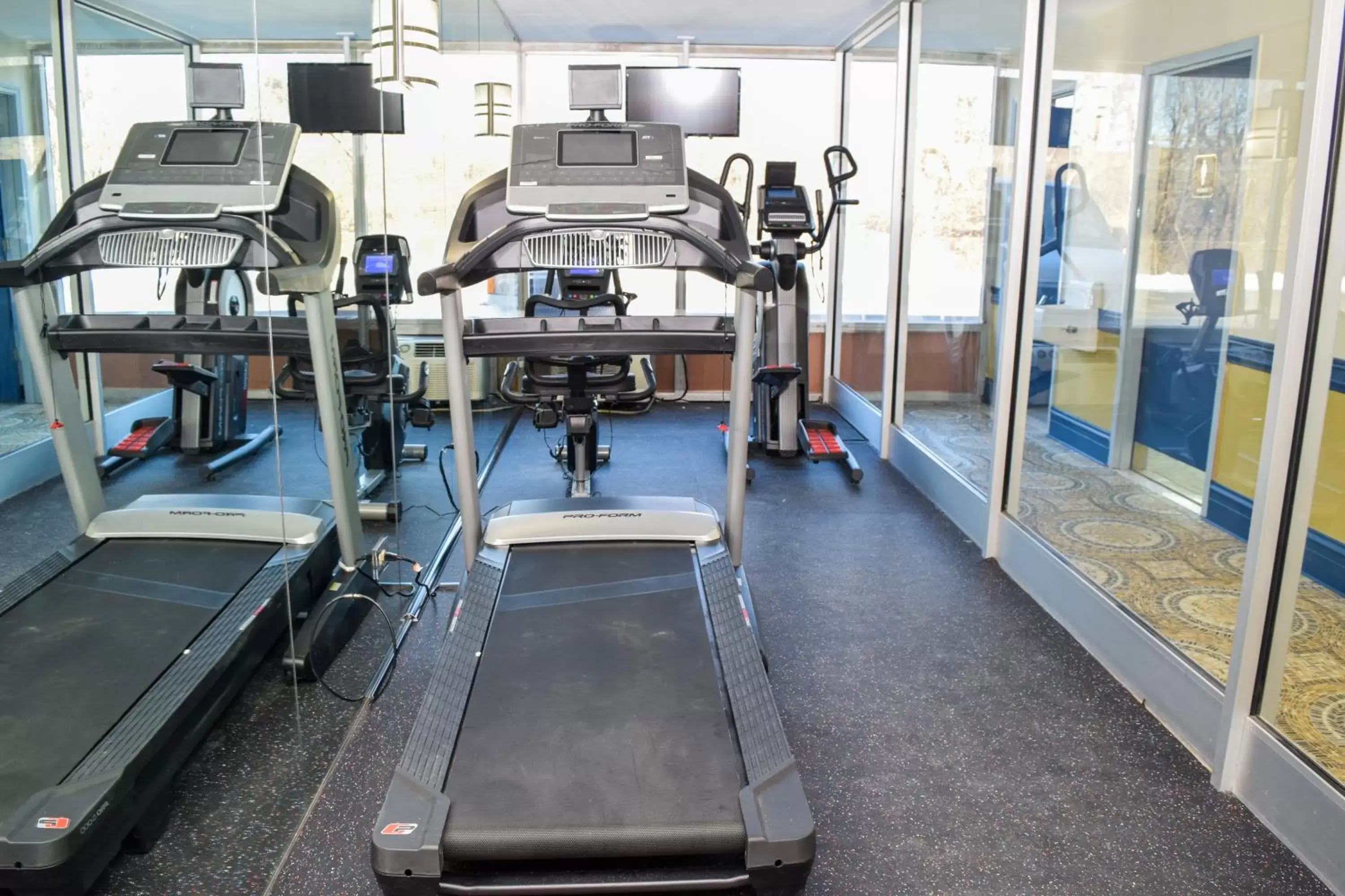 Fitness centre/facilities, Fitness Center/Facilities in Baymont by Wyndham - Chicago - Addison - O'Hare