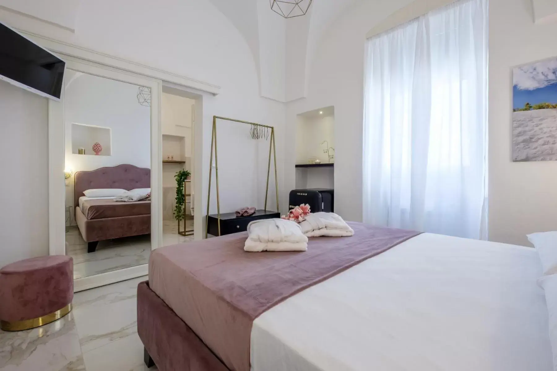 Bedroom, Bed in La Bella Ostuni Suites