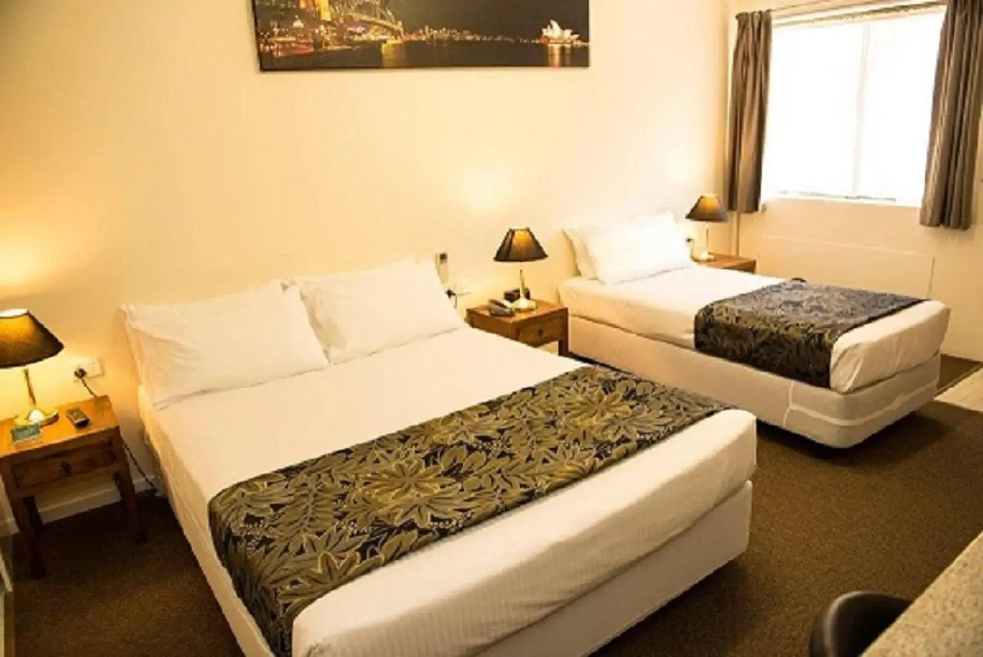 Bedroom, Bed in Garden City Motor Inn