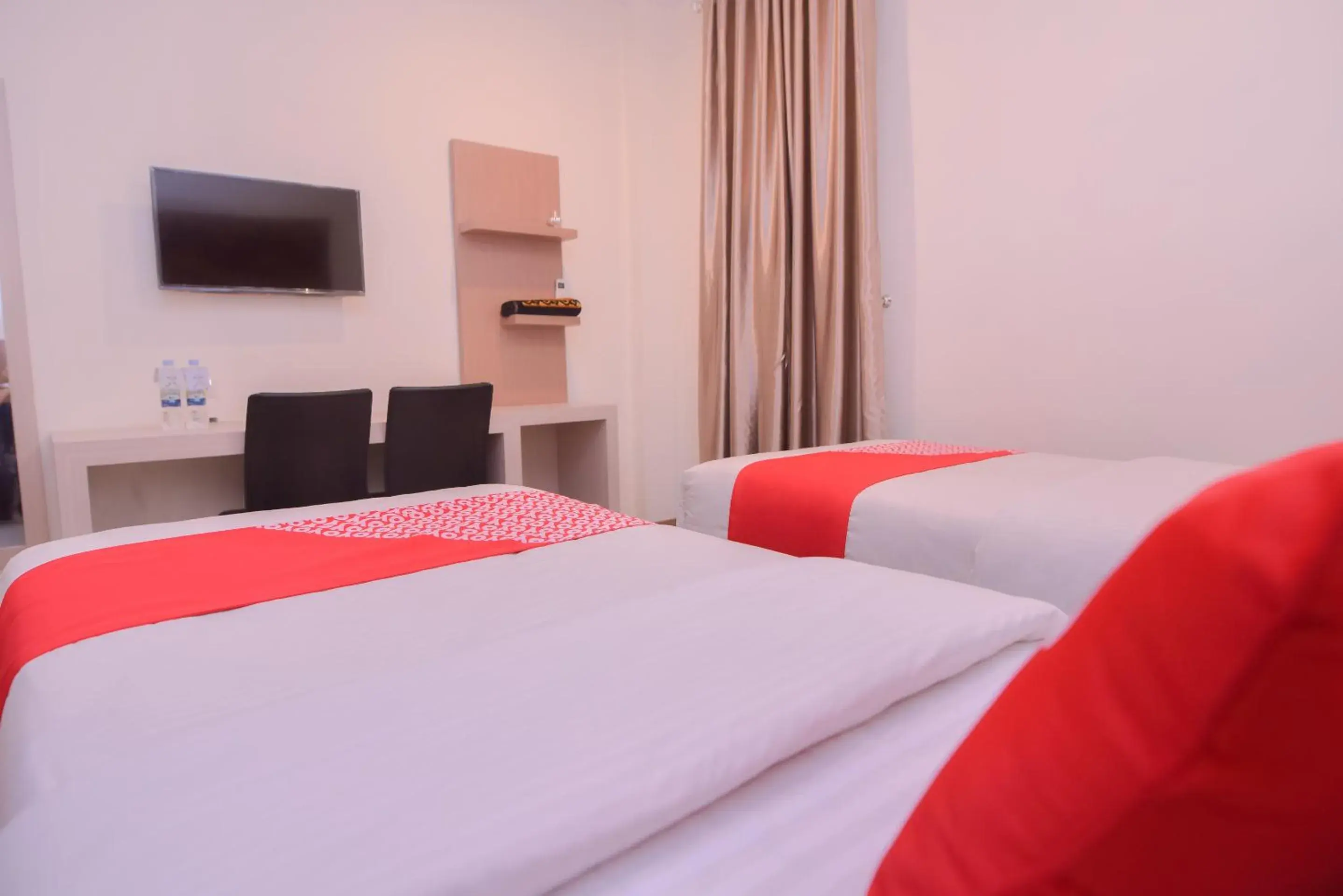 Bedroom, Bed in OYO 2018 Ring Road Guest House Syariah